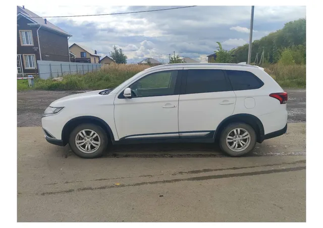 Автомобиль марки MITSUBISHI модель OUTLANDER 2017 г.в. VIN-номер Z8TXTGF2WHM021898