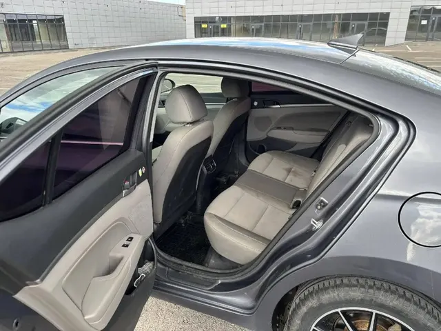 Автомобиль марки HYUNDAI модель Elantra 2019 г.в. VIN-номер XWEDC41FBL0007222 (предмет залога ПАО "Совкомбанк")