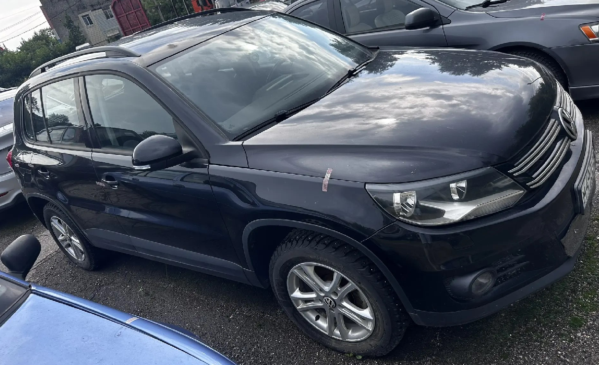 Автомобиль "Фольксваген тигуан", ГРЗ:М490ЕТ35, VIN XW8ZZZ5NZCG106141, 2011г.в., (ключи и документы отсутствуют). Залоговый.