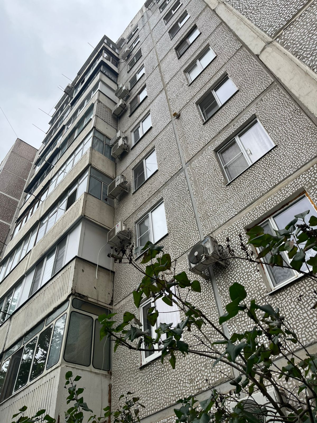 Д-к: Саркисян И.В. 1/5 доля квартиры, площадь 87.6 кв.м., кадастровый номер 23:43:0206004:1787. Адрес: Краснодарский край, г. Краснодар, ул. Думенко, д.12, кв. 48. Начальная цена 1 649 595 руб., задаток 247 440 руб., шаг аукциона 16 496 руб., ув. 5. Извещение №23000051770000000797, дата публикации 06.03.2026, лот №5 Не состоялся