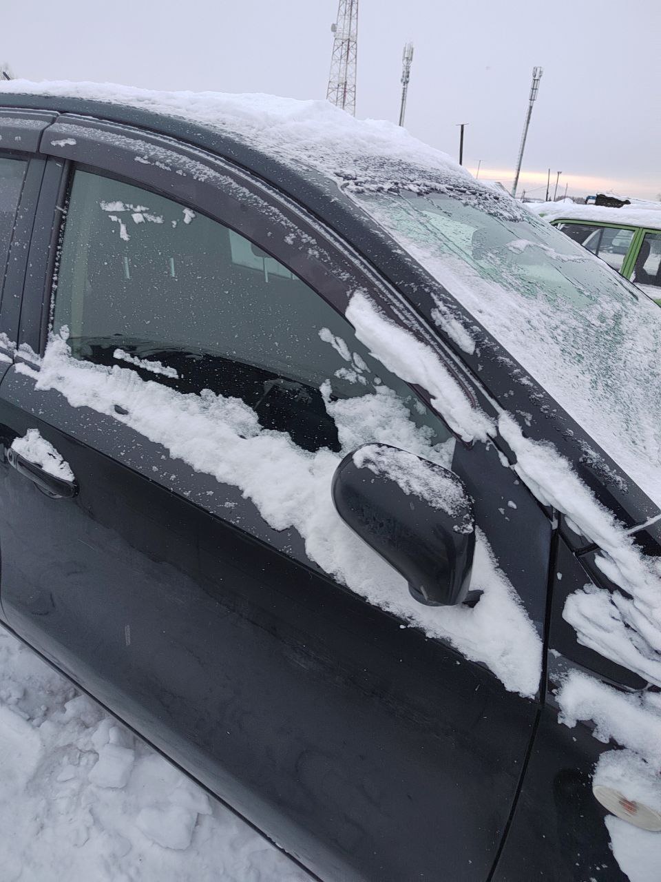 Автомобиль NISSAN NOTE, г/н О282РН124, 2010 г.в., кузов №E11492716, двигатель № 358696В, цвет черный. Рабочее состояние, и комплектность автомобиля не проверялось. Находится в г. Уяр, данное имущество обращено в доход государства (Документы, ключи отсутствуют) (2376/25)