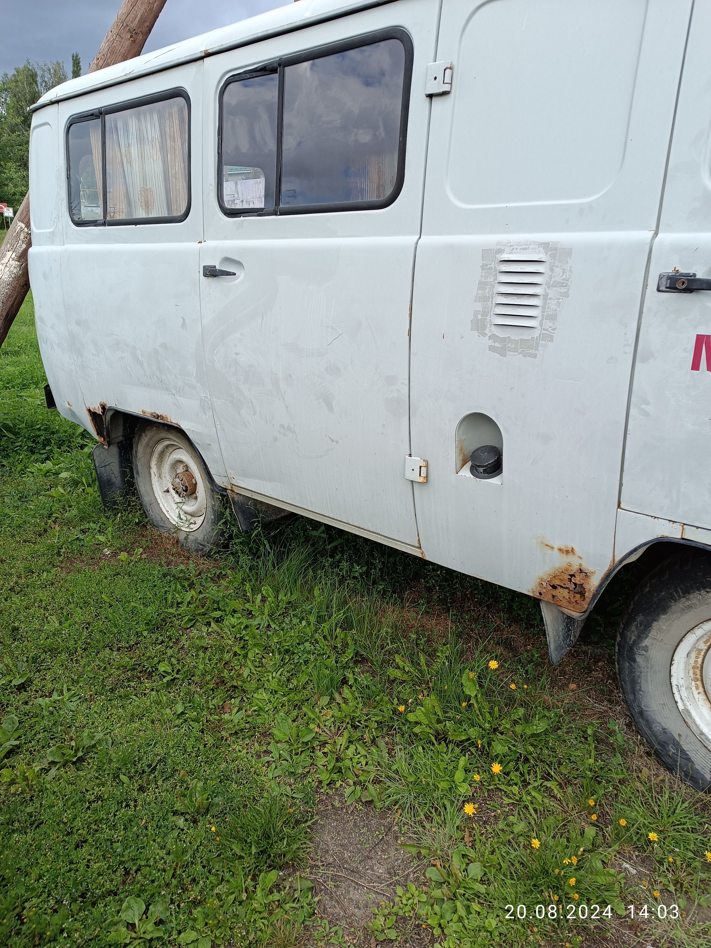 Санитарный автомобиль УАЗ 39629, (VIN) отсутствует, год выпуска 2000