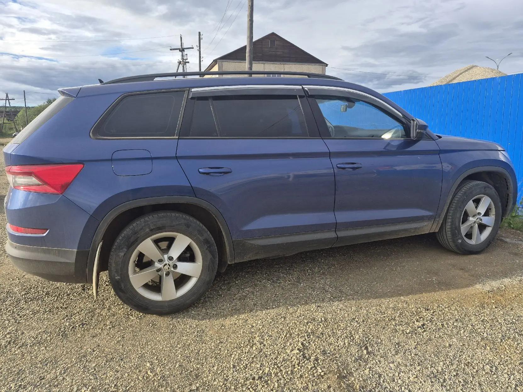 (повторные торги) Легковой автомобиль SKODA KODIAQ, 2019 г.в., г/н Х700ХУ24, VIN XW8JC4NS5KH411691, № кузова XW8JC4NS5KH411691, цвет ярко синий. Идентификационные номера не сверялись, рабочее состояние не проверялось, автомобиль закрыт, ключи и документы отсутствуют. Должник Чайков С.Н. Обременения: Залог, запреты судебного пристава исполнителя на рег. действия, судебный запрет. Начальная цена продажи 3436550,00 руб. Задаток 516000,00 руб. (пор. 1426)