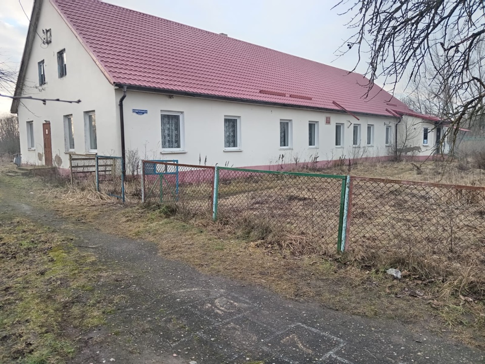 Нежилое здание (детский сад) общей площадью 363,7 кв.м, КН 39:06:050105:33 с земельным участком общей площадью 4058,0 кв.м., КН 39:06:050105:20, расположенные по адресу: Калининградская область, Краснознаменский район, п. Узловое, ул. Советская, дом 33