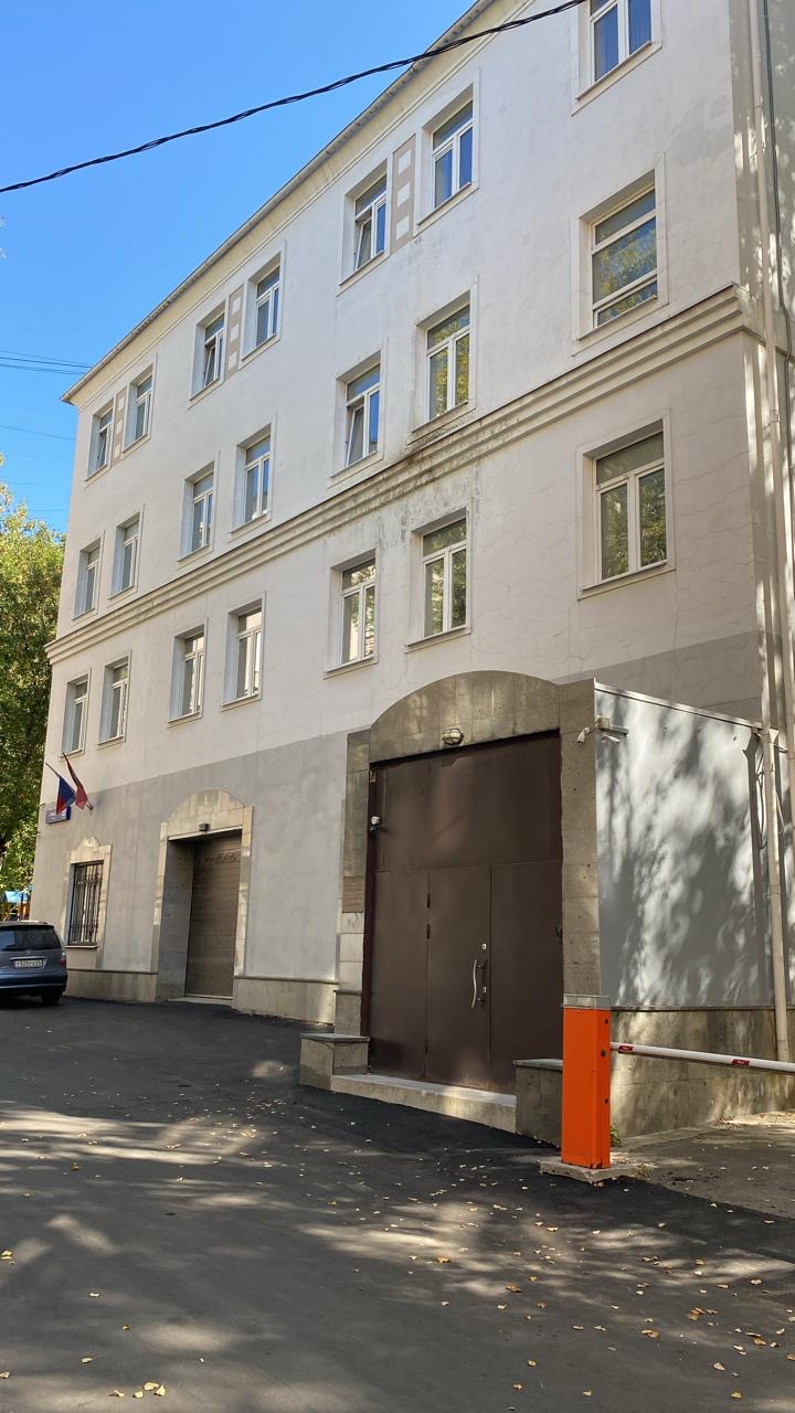 Нежилое здание по адресу: г. Москва, р-н Покровское Стрешнево, ул. Свободы, дом 22, строение 4, право аренды земельного участка , на котором расположено здание и движимое имущество, смонтированное в здании