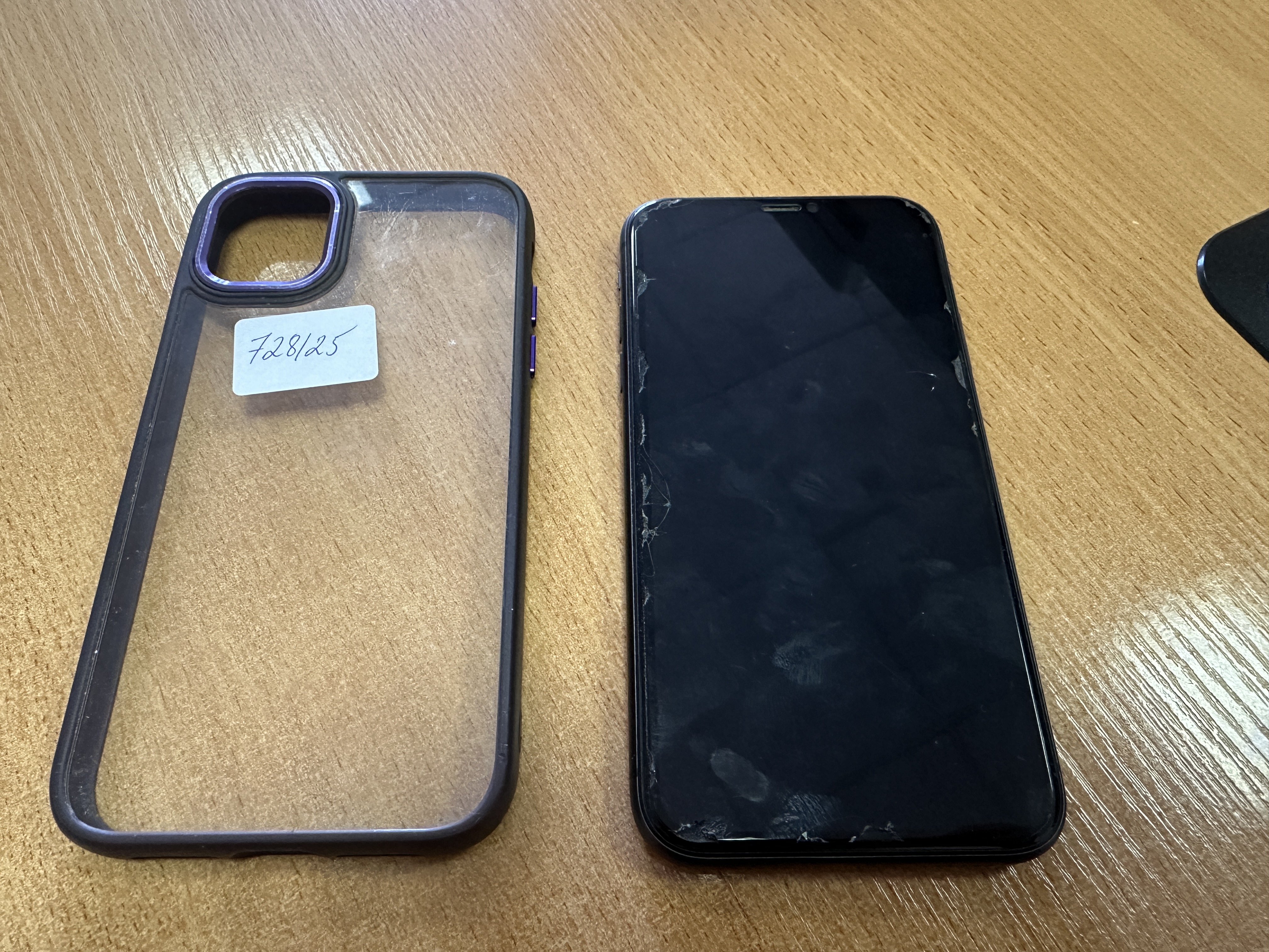 Мобильный телефон iPhone 12 (1 шт.) (в качестве годных остатков)