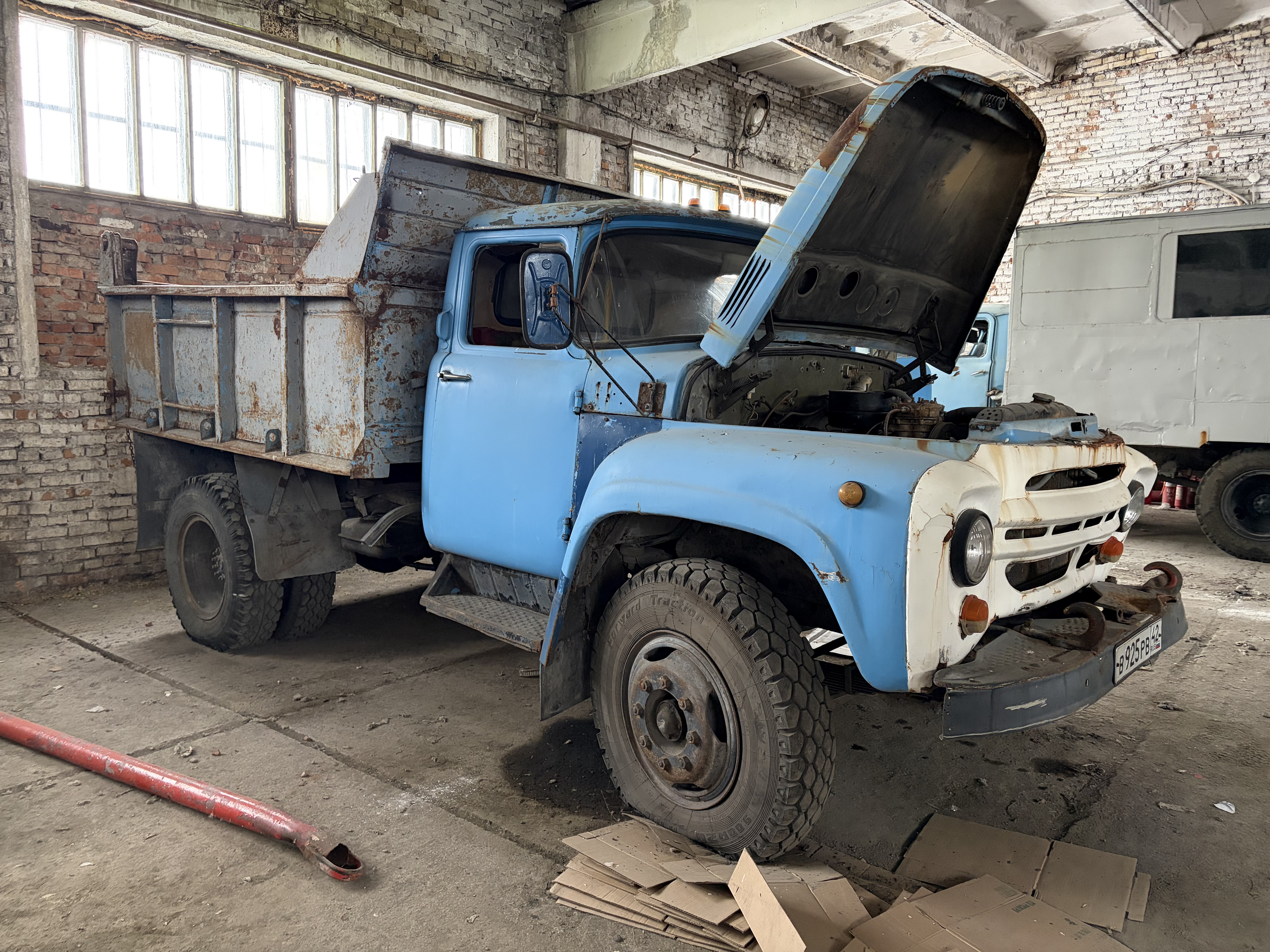 ЗИЛММ34502 (ГРУЗОВЫЕ САМОСВАЛЫ), рег. знак В925РВ 42 (инвентарный номер 110135000000016)