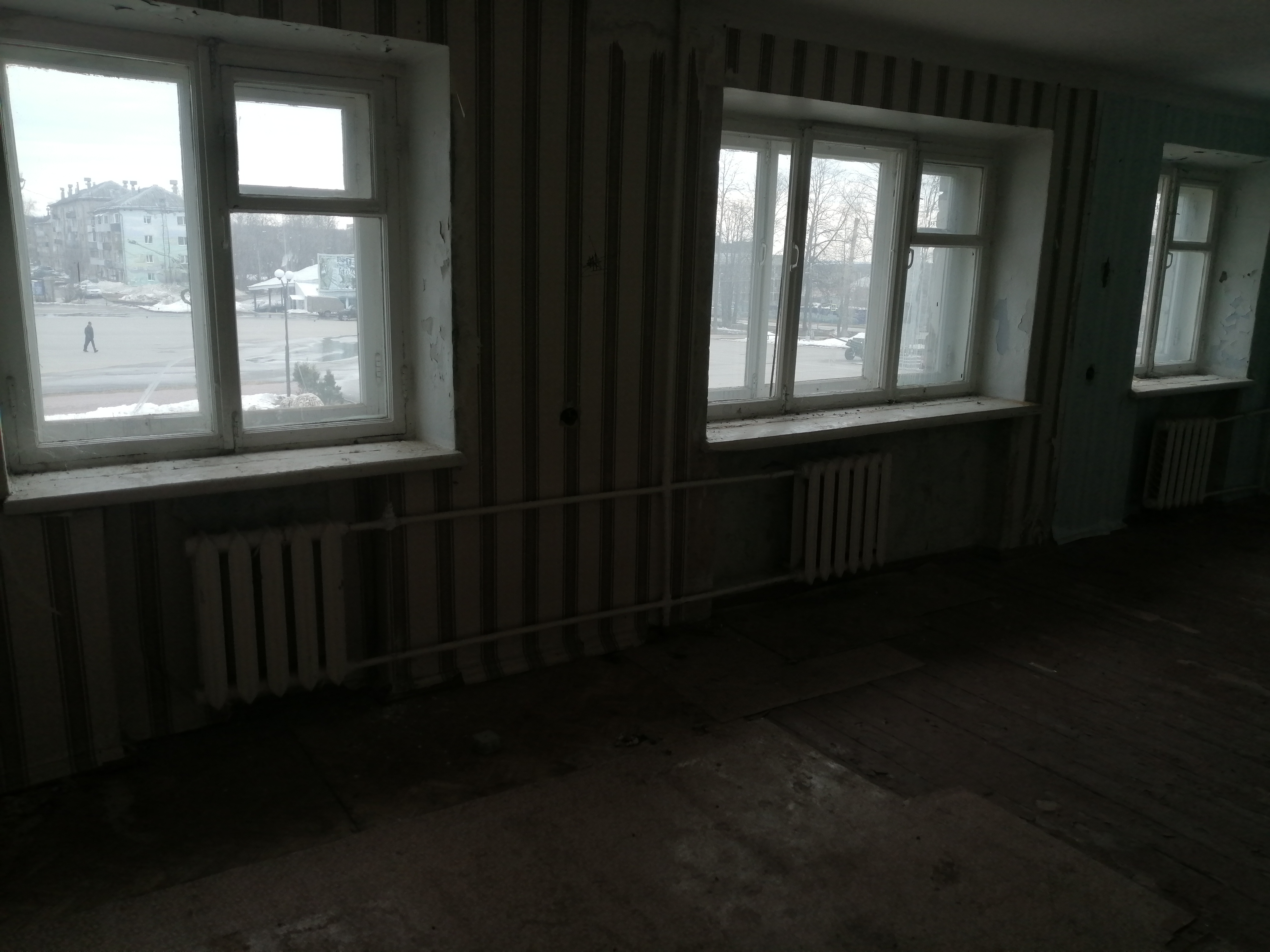 Продажа нежилого помещения, на 1-этаже четырёх этажного жилого дома, площадь помещения 31.3 кв.м, по адресу: Пермский край, ЗАТО Звёздный, ул. Ленина 12