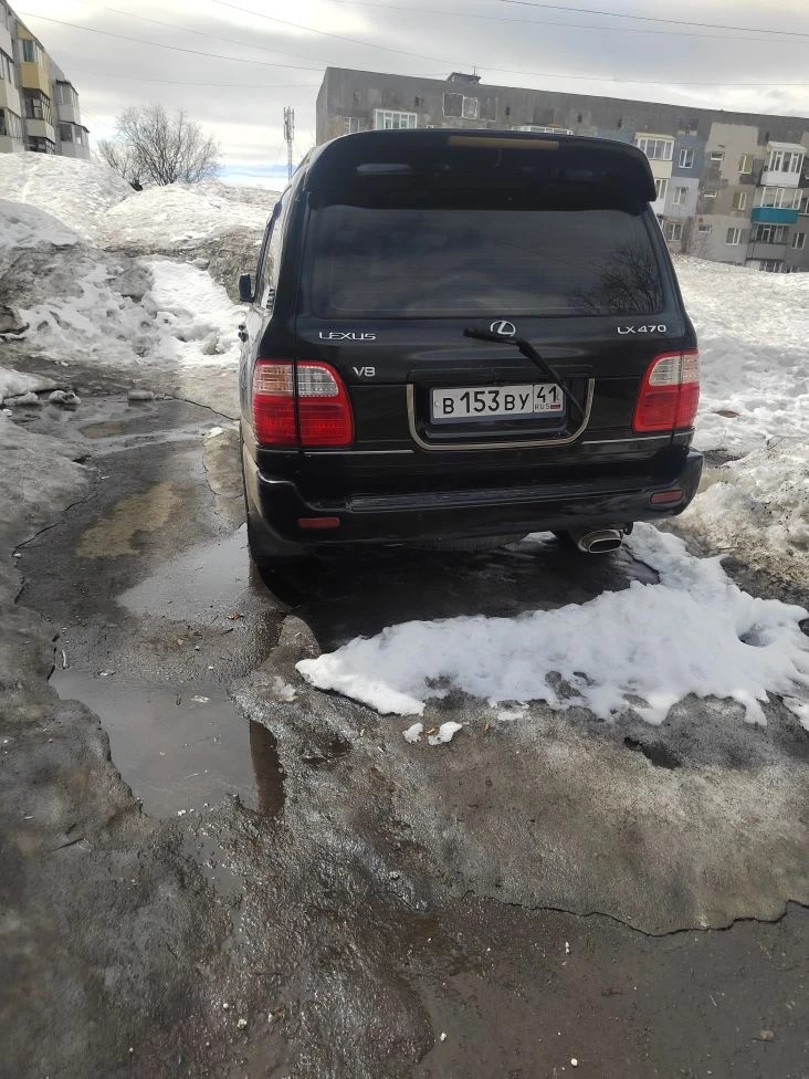 Автомобиль Lexus LX 470, 2000 года выпуска, цвет - черный, государственный номер В153ВУ41, идентификационный номер (VIN) JT6HT00W4Y0104654, номер шасси (рамы) UZJ1000104654, номер двигателя 2UZ0201133, мощность двигателя - 235 л.с, объем двигателя - 4664 куб. см.