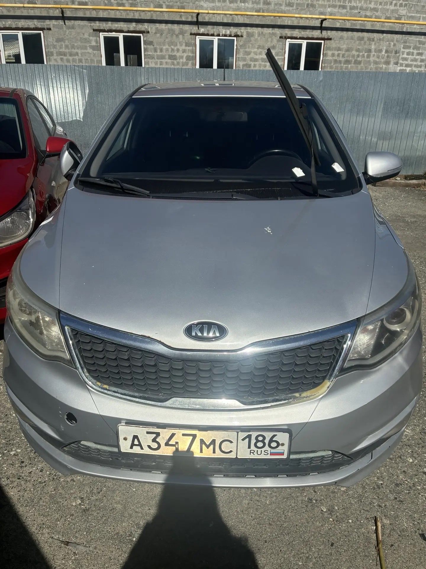 Автомобиль марки "КИА РИО KIA RIO" VIN-Z94CC51BAHR101307, 2017 г.в., серебристого цвета, г/з А347МС186 ТС обременено ЗАЛОГОМ, который остается на имуществе, согласно ГК РФ (покупатель оплачивает залог самостоятельно). ТС имеет ограничения ФССП на регистрационные действия (ключи и документы отсутствуют, техническое состояние не проверялось, пробег не известен). Имущество продается в том виде, в каком оно есть, в случае продажи возврату/обмену не подлежит.