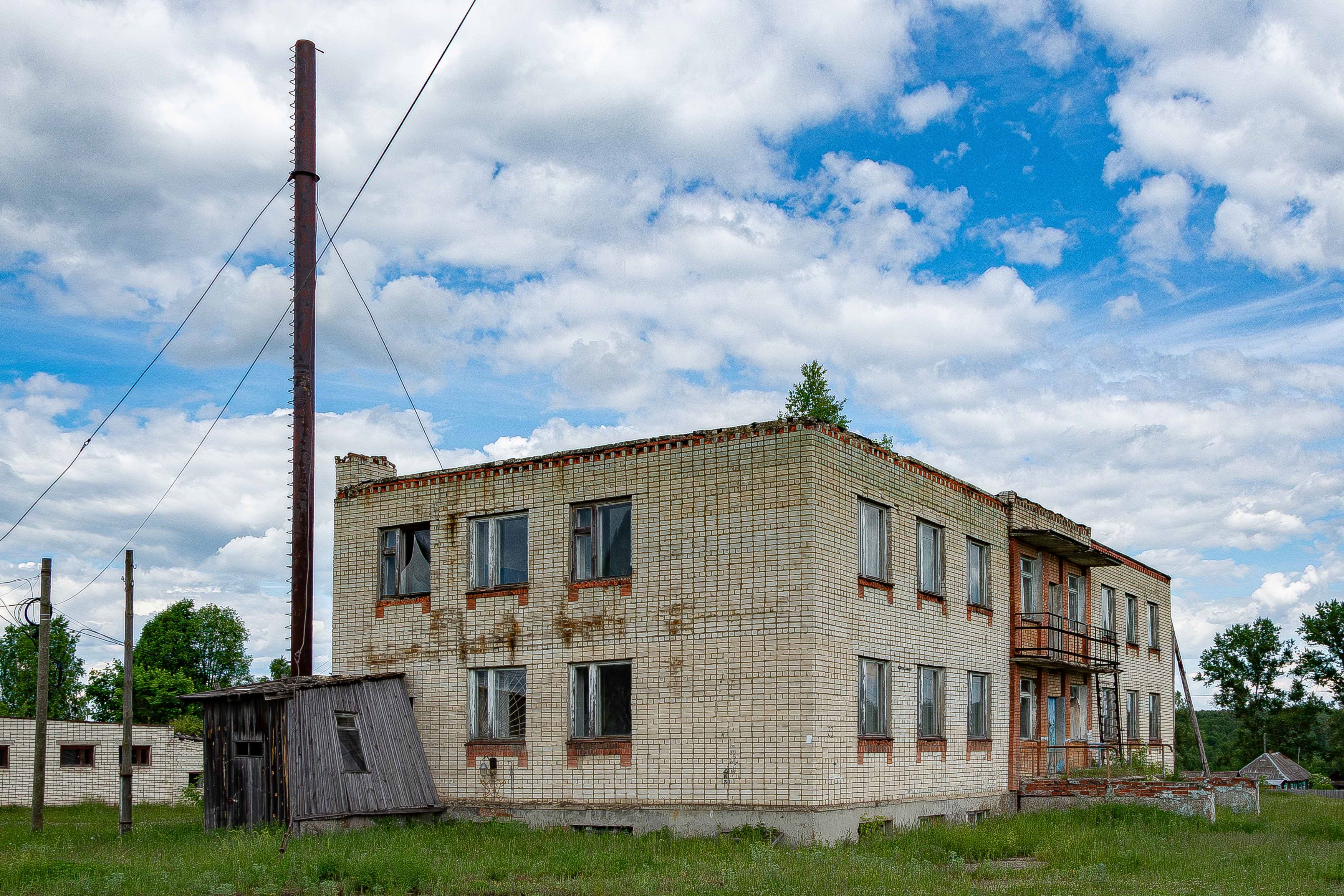 Земельный участок площадь 4581 кв.м. и здание площадь 906,6 кв. м., расположенные по адресу: Нижегородская область, р-н Вознесенский, с. Благодатовка, ул. Первомайская, д.23