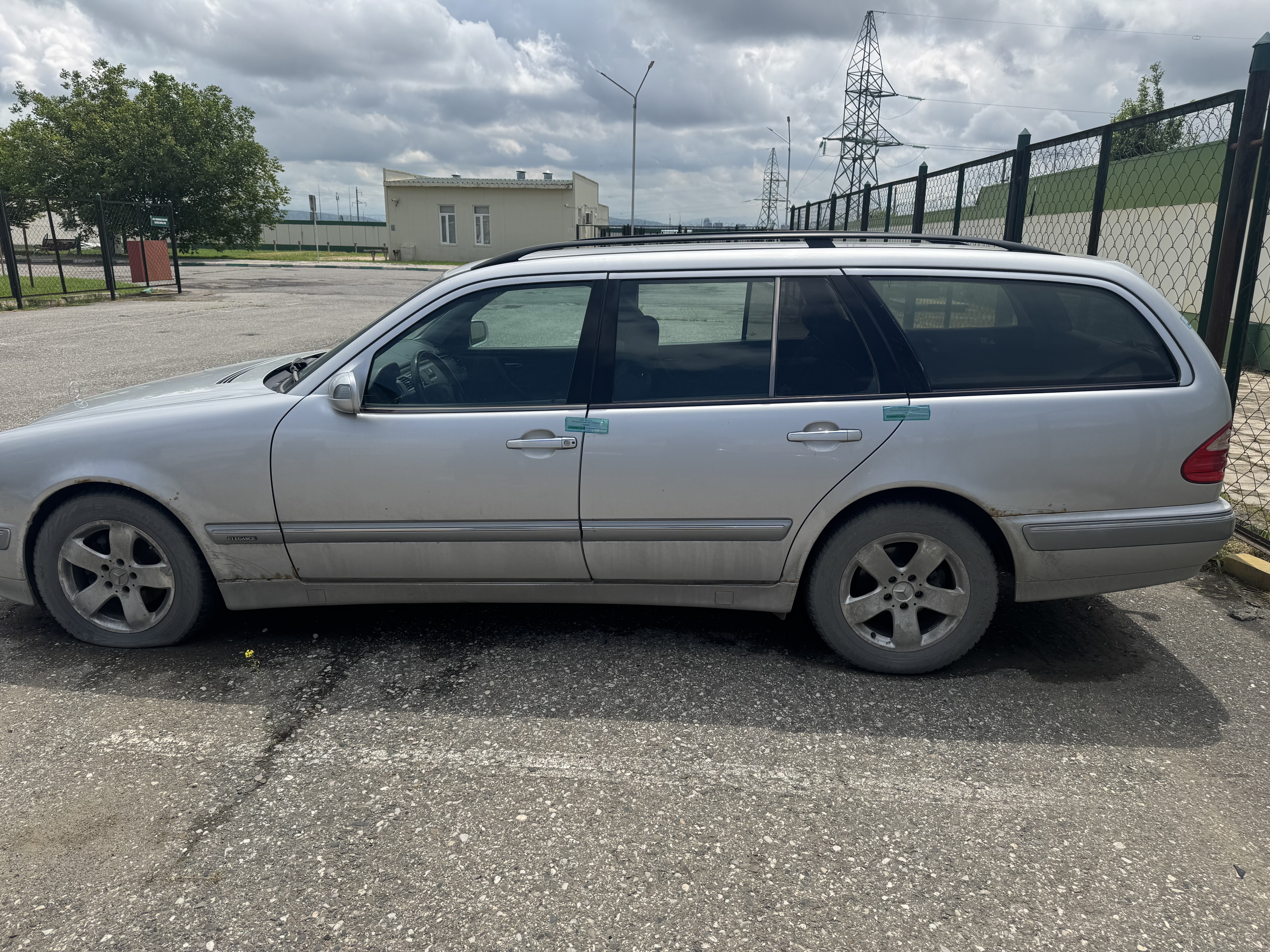Транспортное средство марки MERCEDES-BENZ модель E-200, (VIN) – WDB2102481B290187, регистрационный знак отсутствует, 2001 г.выпуска. Транспортное средство находится в нерабочем техническом состоянии. Ключ зажигания отсутствует