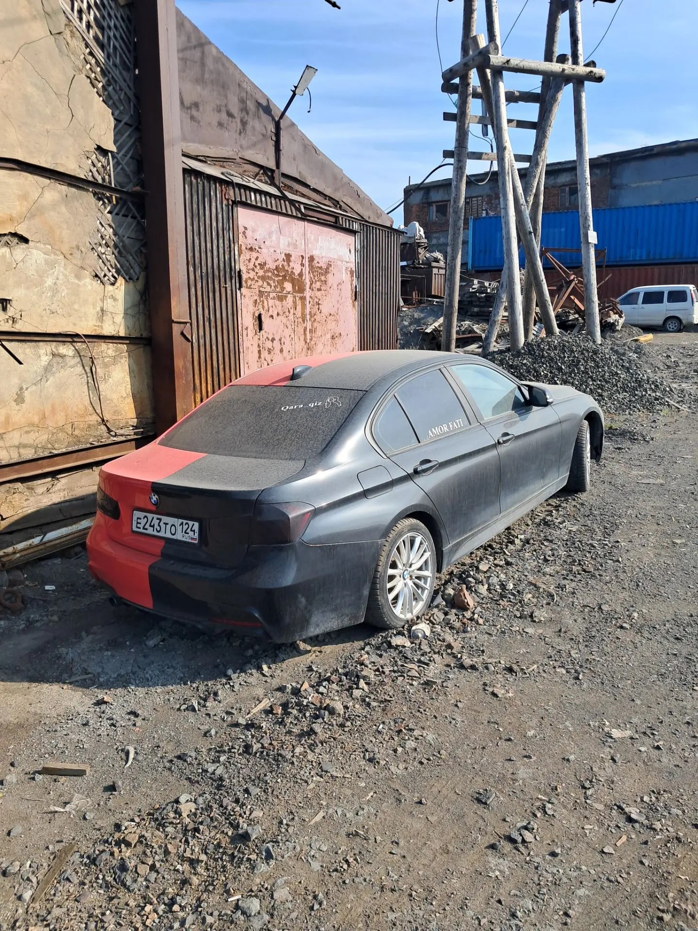 Автомобиль BMW 320, г/н Е243ТО124, 2014г.в., VIN X4X3B19480J122038, комплектность и состояние не проверялась данное имущество обращено в доход государства,Находится г. Норильск Автомобиль находится в залоге