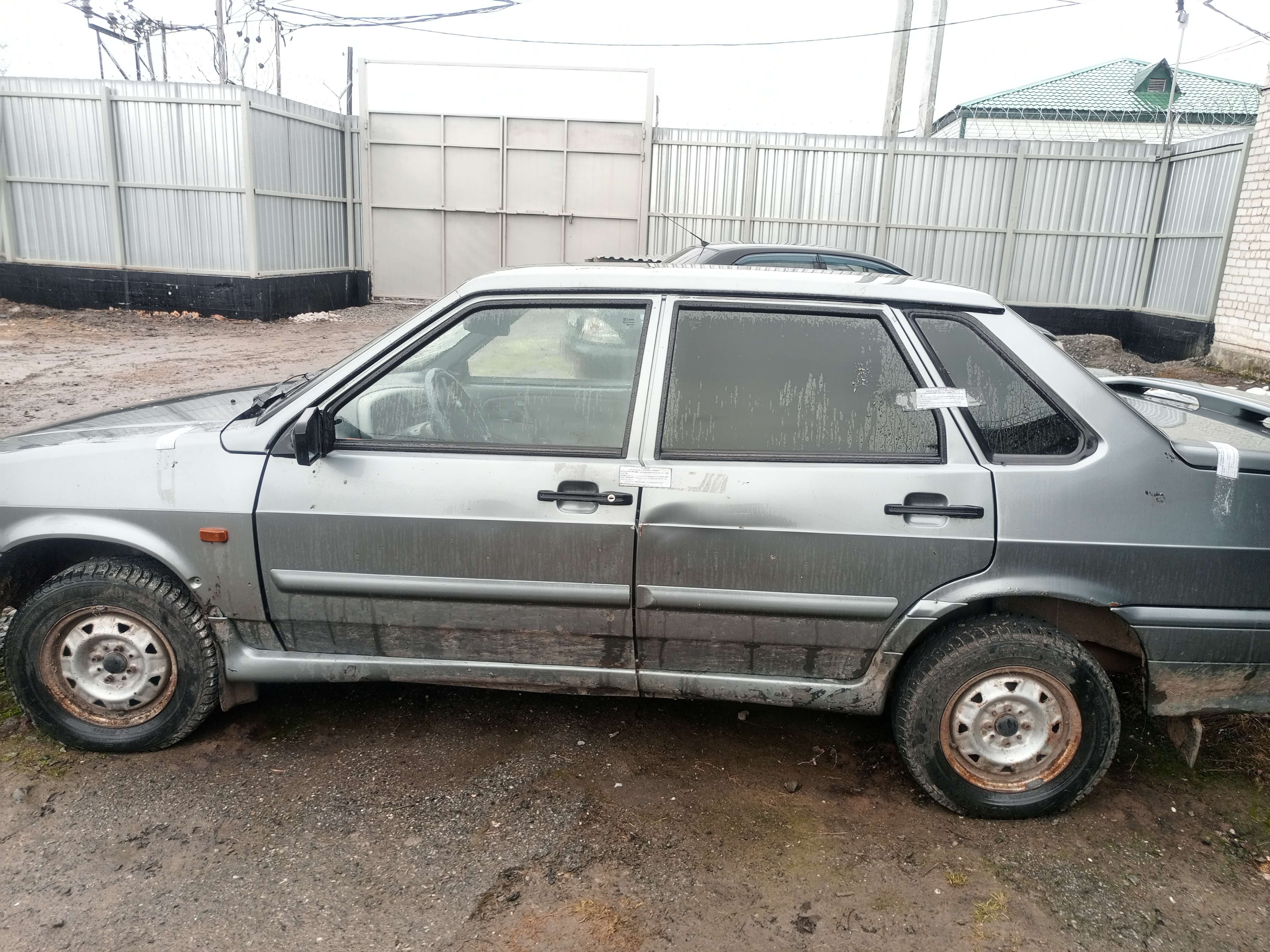 Автомобиль марки ЛАДА 211540 LADA SAMARA, г.р.з. Н425КС72, седан г.в. 2011, VIN XTA211540B5010405 (ключи и документы отсутствуют, техническое состояние не проверялось, пробег не известен). Имущество продается в том виде, в каком оно есть, в случае продажи возврату/обмену не подлежит. За скрытые дефекты имущества Продавец ответственности не несет.
