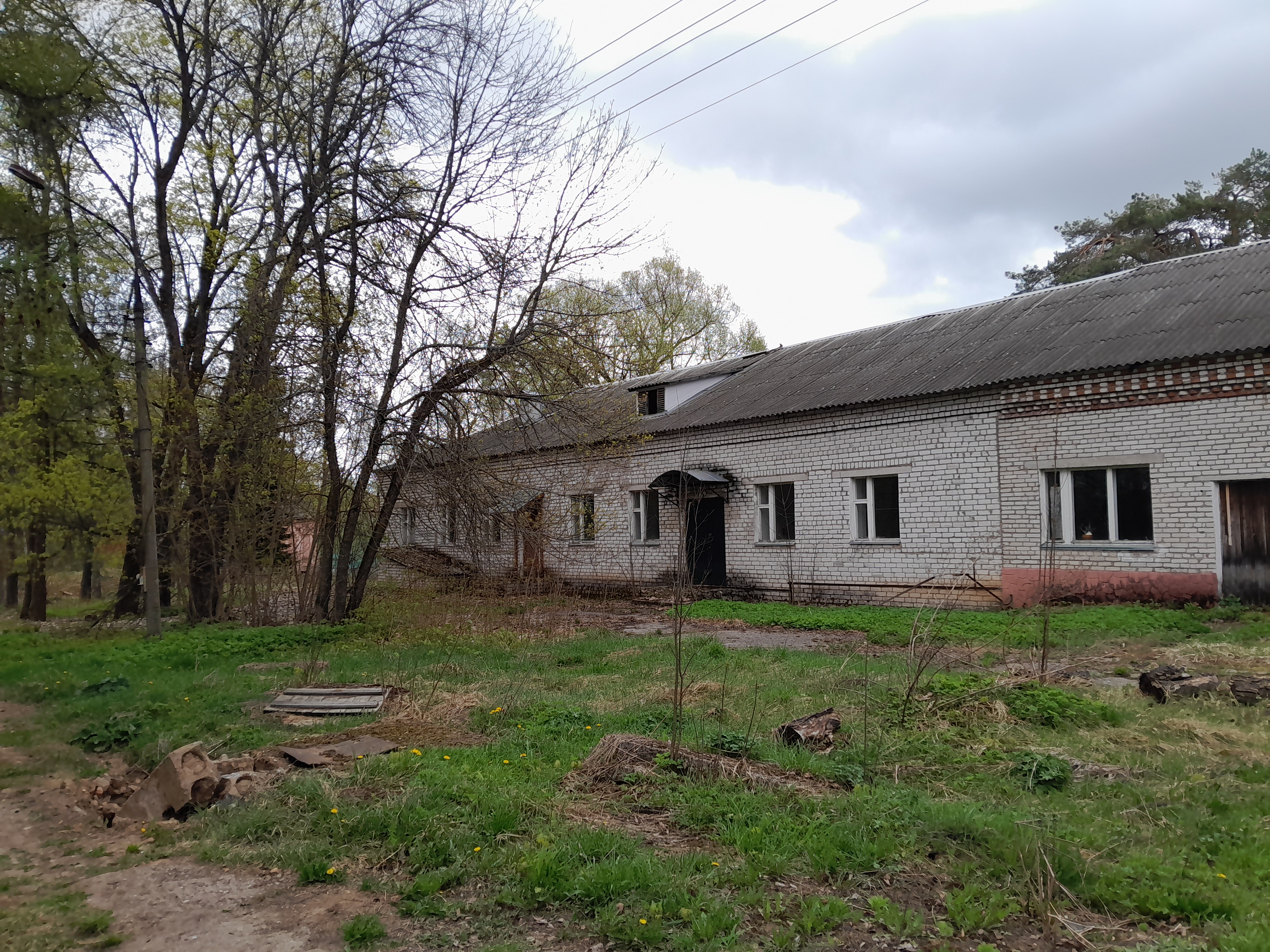 Продажа нежилых зданий 1406,2 кв.м с земельным участком 20884 кв.м. в м.о. Шаховская