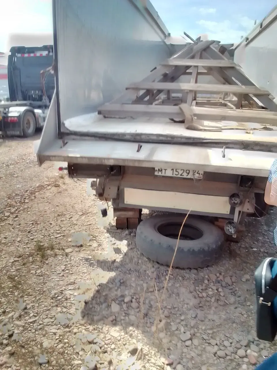 (повторные торги) Полуприцеп самосвал MTDK, 2008 г.в., г/н МТ152924, VIN UH9S340TT8AMT1530, № кузова UH9S340TT8AMT1530, цвет серый. Рабочее состояние не проверялось. Должник Габараев В.З. Обременения: Залог, запреты судебного пристава исполнителя на рег. действия, судебный запрет. Начальная цена продажи 413950,00 руб. Задаток 63000,00 руб. (пор. 348)