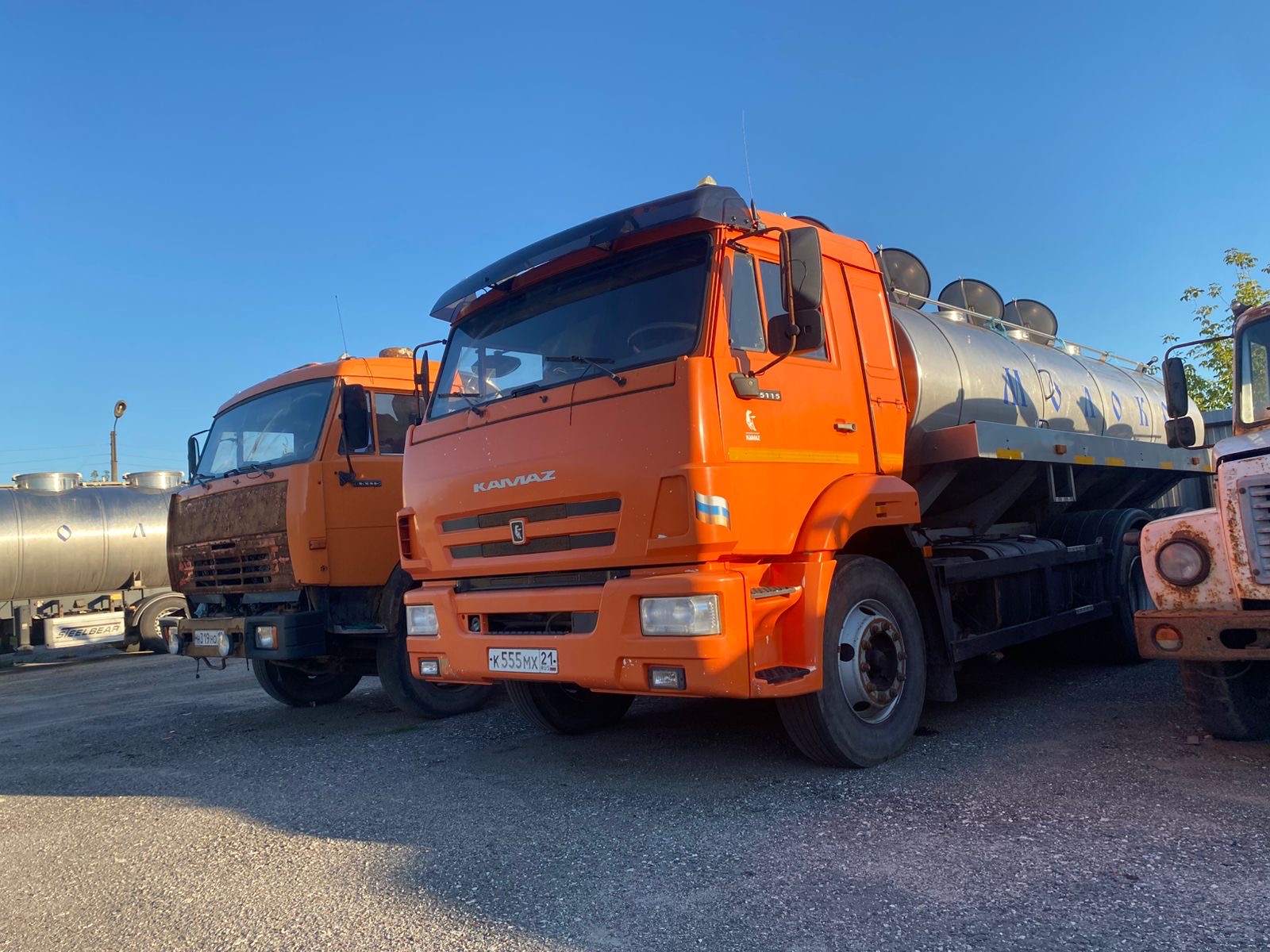 Специализированный автомобиль (автоцистерна) ЯДИШ-ВМ-65115, 2019 г.в., г/н К555МХ21, VIN Х89560360К0ЕР9122, кузов оранжевого цвета