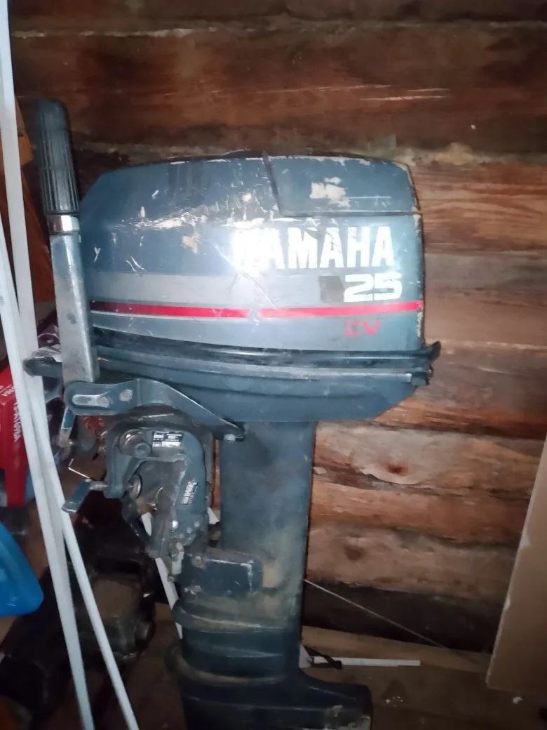 Лодочный мотор Yamaha 25GEM с серийным номером 65W S 31414