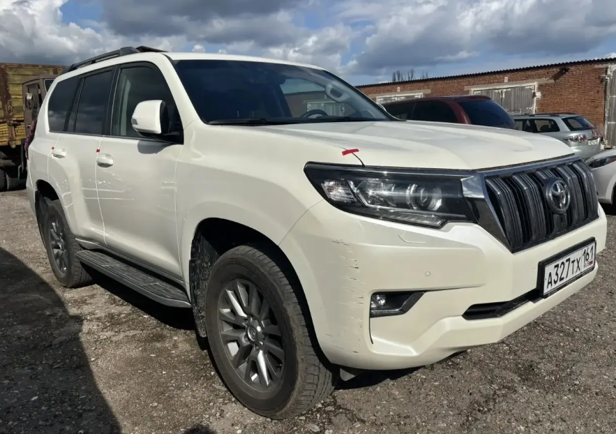Автомобиль Тойота Лэнд Крузер 150, 2018 г.в., регистрационный знак А327ТХ/161 регион, VIN JTEBU3FJ50K158042, бывший в эксплуатации, с видимыми повреждениями, потертостями, дефектами, возможны скрытые повреждения и дефекты Имущество, обращенное в собственность государства (2699)