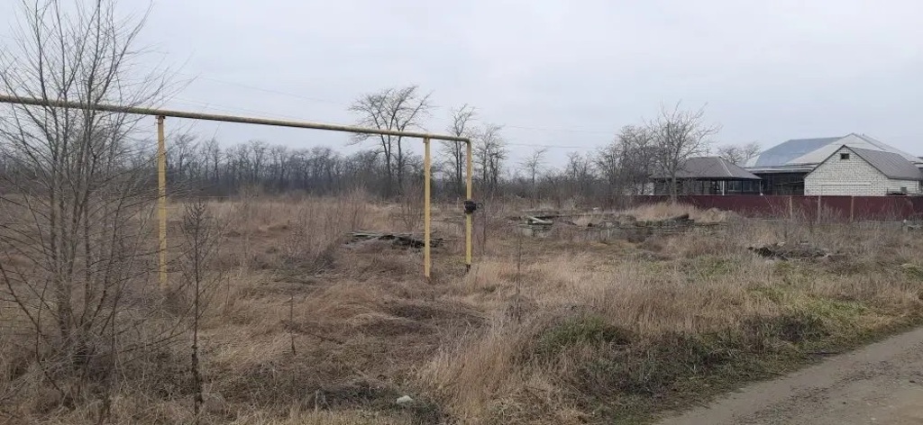Залоговое имущество должника Ванюшкиной Ж.В.: земельный участок, площадь 1900 +/- 30,51 кв.м, кадастровый номер 26:15:291102:330, ограничение прав и обременение объекта: ипотека в силу закона, запрещения регистрации, ограничения прав на земельный участок, предусмотренныест. 56 Земельного кодекса Российской Федерации, адрес: Ставропольский край, Кочубеевский район, с. Новая Деревня,ул. Первомайская, 13. Начальная продажная цена 617 100 рублей. Сумма задатка 30 000 рублей.