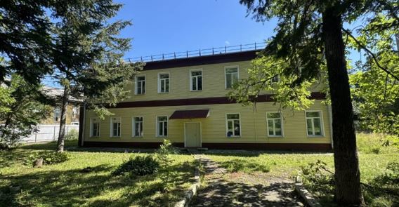 Продажа находящихся в федеральной собственности объектов недвижимого имущества: зданий общей площадью 394 кв. метра (кадастровые номера: 27:23:0010425:28, 27:23:0010425:29) и объектов другого имущества одновременно с земельным участком площадью 3 358 кв. метров (кадастровый номер 27:23:0010425:392), местоположение: Хабаровский край, г. Хабаровск, ул. Краснознаменная, 4, на котором расположены такие объекты недвижимого и другого имущества.