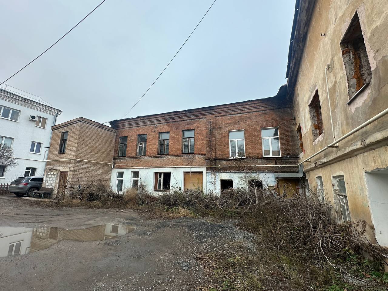 здание, назначение: нежилое, количество этажей: 3, в том числе подземных 1, площадь 331,7 кв. м, кадастровый номер: 56:44:0219018:37, адрес: г. Оренбург, ул. Краснознаменная/пер. Бухарский, д. 9/12; земельный участок, категория земель: земли населенных пунктов, виды разрешенного использования: деловое управление, площадь: 1124 +/- 12 кв. м, кадастровый номер: 56:44:0219018:31, адрес: г. Оренбург, пер. Бухарский, № 12.
