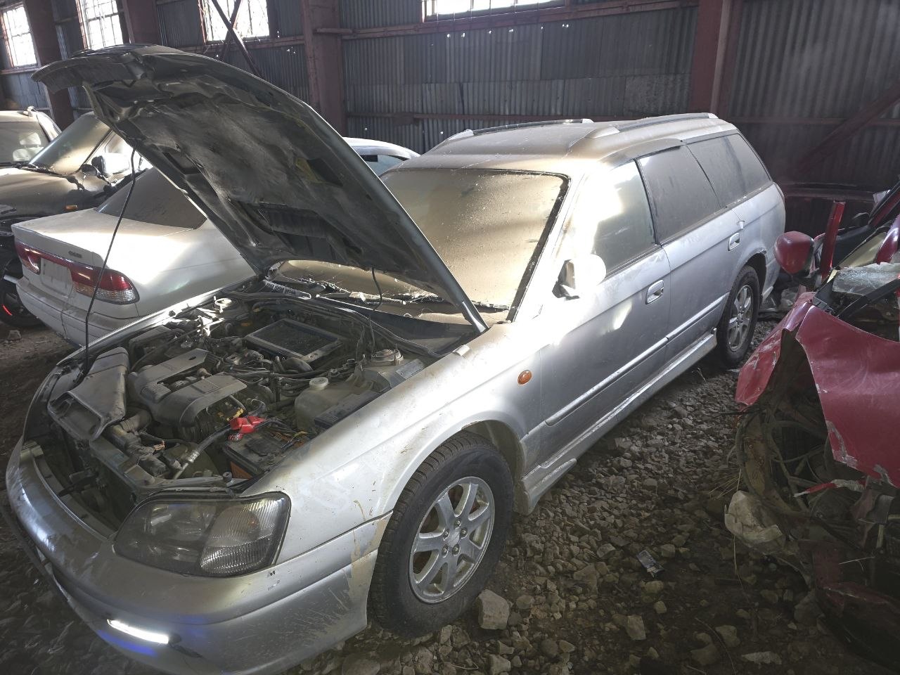 Автомобиль SUBARU LEGACY государственный ренистрационный знак А 047 КС 125 регион, серого цвета, легковой универсал, 1987 года выпуска, номер кузова BH5026583