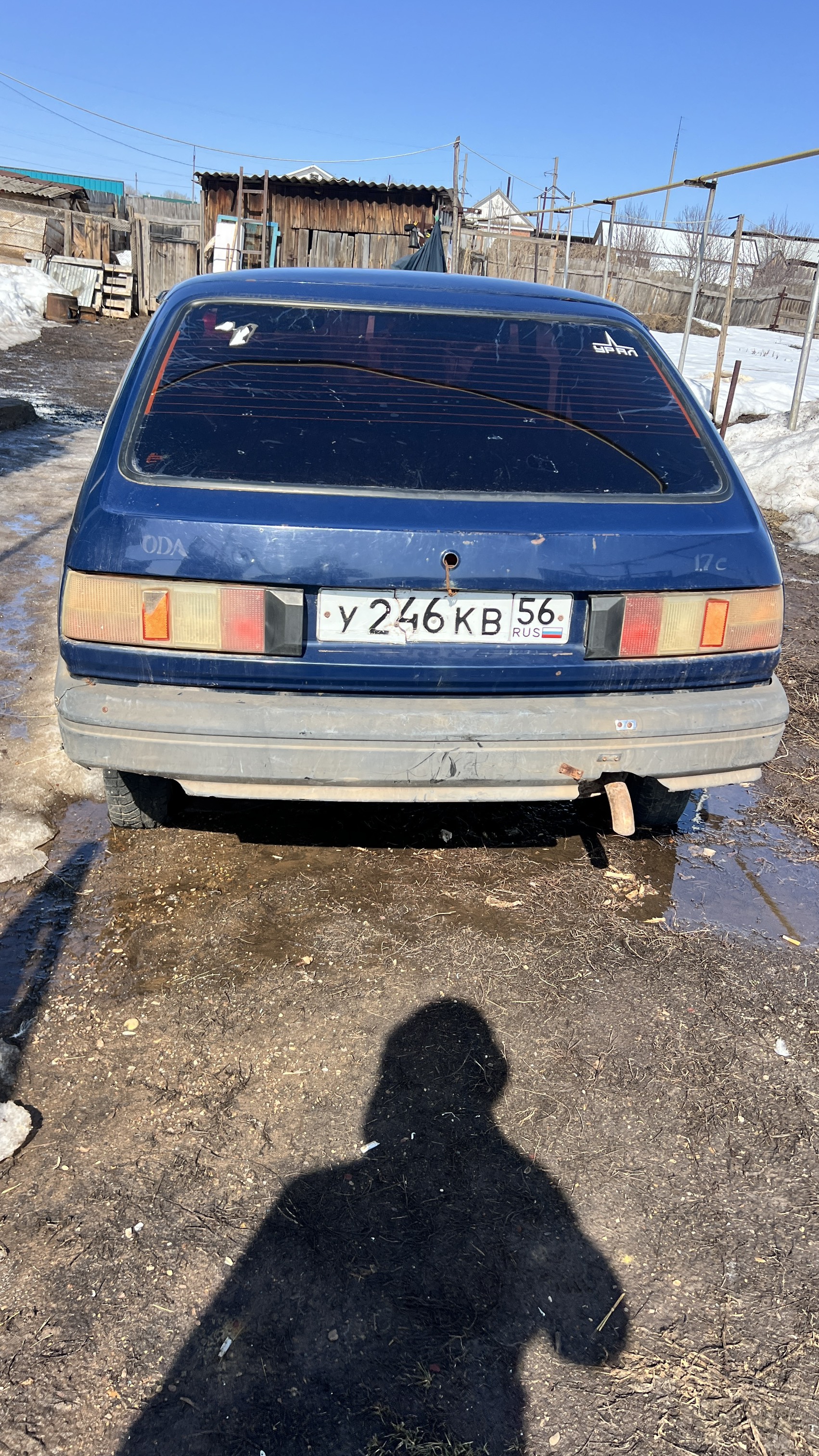 Автомобиль ИЖ2126-020, 2003, темно-синего цвета, г/н У 246 КВ 56, XTK21260030104657, отсутствует генератор, бензонасос, стартер, лобовое стекло разбито, не на ходу
