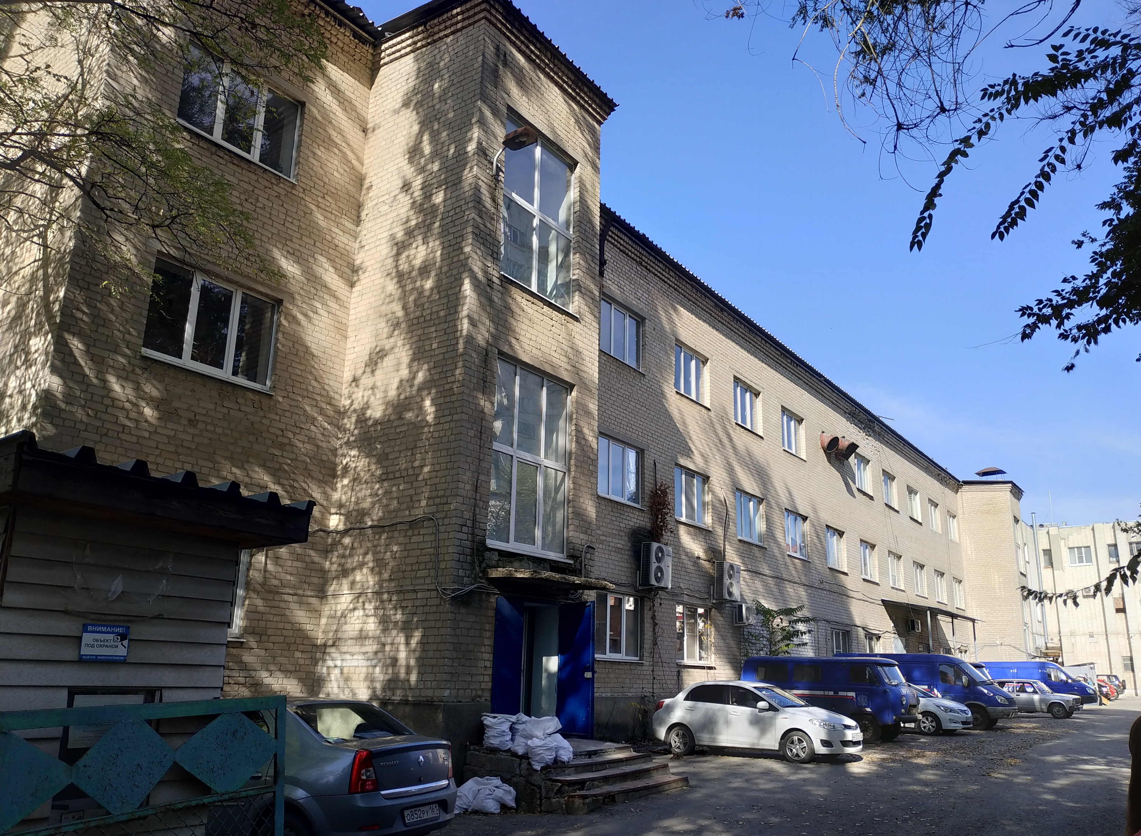 Объект аренды, площадь 120,90 кв. м, номера на поэтажном плане:  этаж 2, ком. 7, 8, 11, 23 - 26, адрес (местонахождение) объекта:  Россия, Ростовская обл., Аксайский район, г. Аксай, пр. Ленина, дом № 30. Вход в объект аренды из общей входной группы