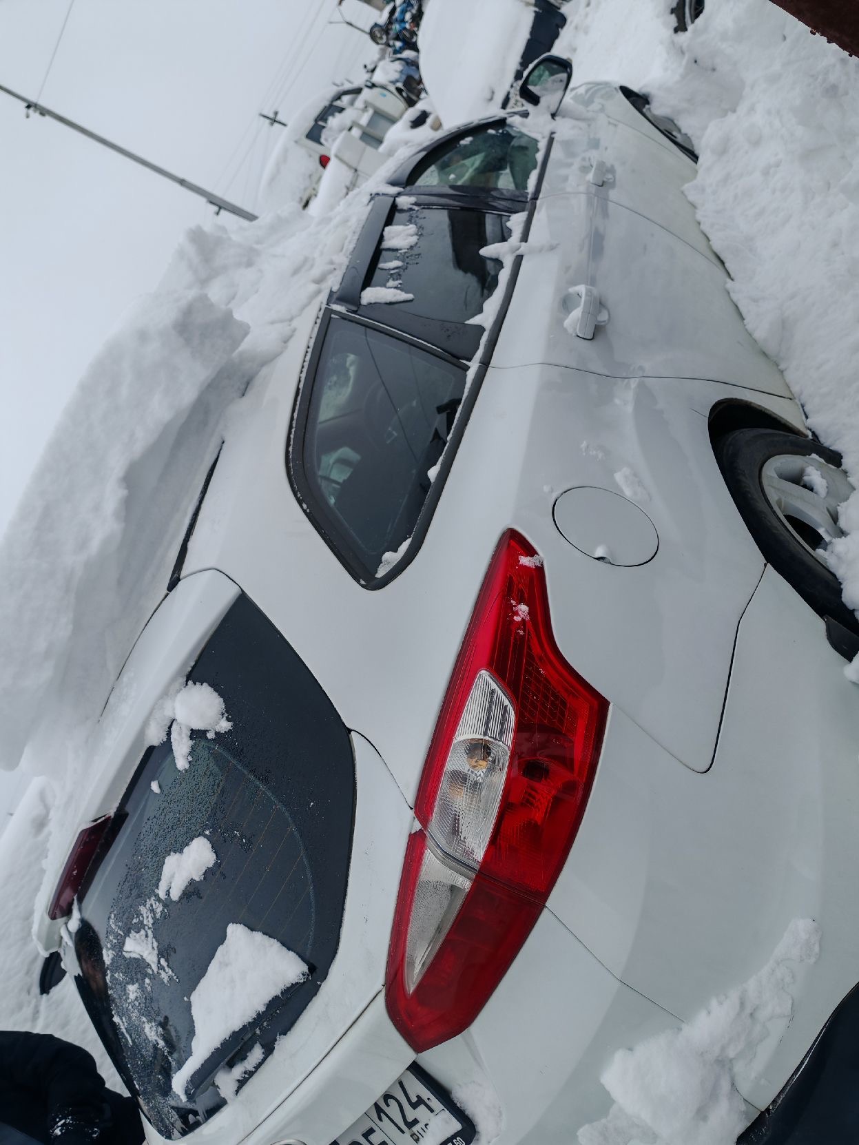 Легковой автомобиль универсал Ford Focus ST, 2012г.в., г/н O105PE124, vin X9FLXXEEBLCY56525, номер кузова X9FLXXEEBLCY56525, номер двигателя IQDB CY56525, цвет белый. Начальная цена продажи 436 000 руб. Задаток 65450 руб.