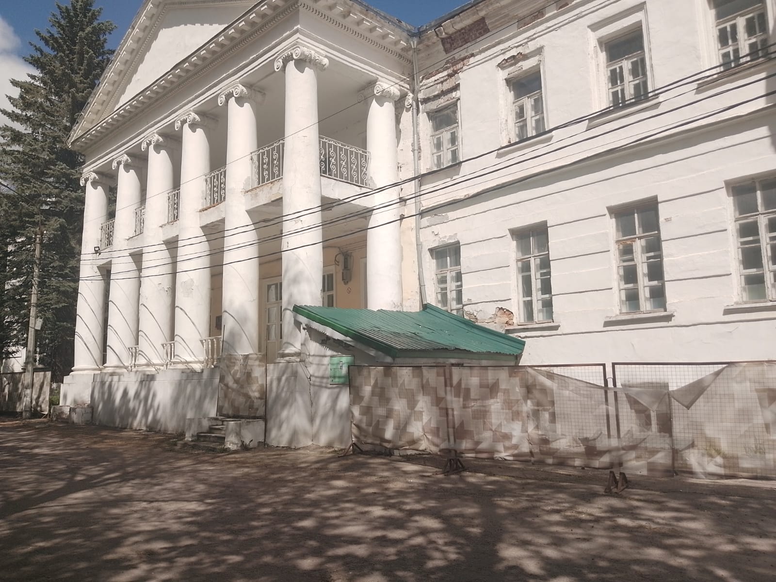 Аукцион в электронной форме по продаже нежилого здания, закреплённого за КП «УГС» на праве оперативного управления, по адресу: Московская область, р-н Подольский, п Поливаново (корпус №4), площадью 1 304,50 кв. м, кадастровый номер 50:27:0000000:17214. Объект культурного наследия федерального значения «Усадьба Поливаново (Разумовских), XVIII-XIX вв.: Главный дом»