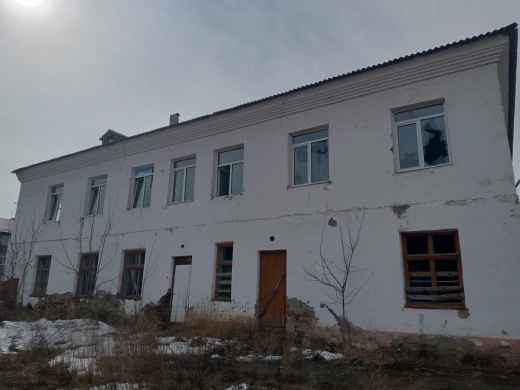 ЛОТ № 1. Здание "Родильное отделение" общей площадью 1 042,5 кв.м. с кадастровым номером 72:01:0101007:603, с земельным участком, занимаемым зданием, площадью 4 638 кв.м. с кадастровым номером 72:01:0101015:185 по адресу: Тюменская область, Абатский район, с. Абатское, ул. Ленина, д. 54 г. с видом разрешенного использования – стационарное медицинское обслуживание.