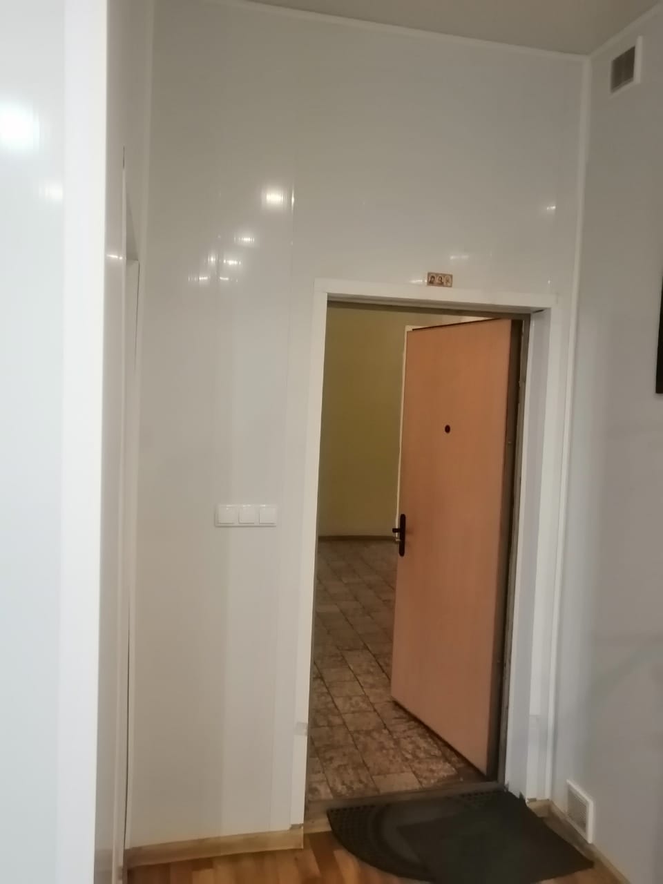 Нежилые помещения площадью 21,5 кв.м. в административном здании по адресу: Тверская область, Конаковский муниципальный округ, пгт.Изоплит, ул.Пионерская, д.1