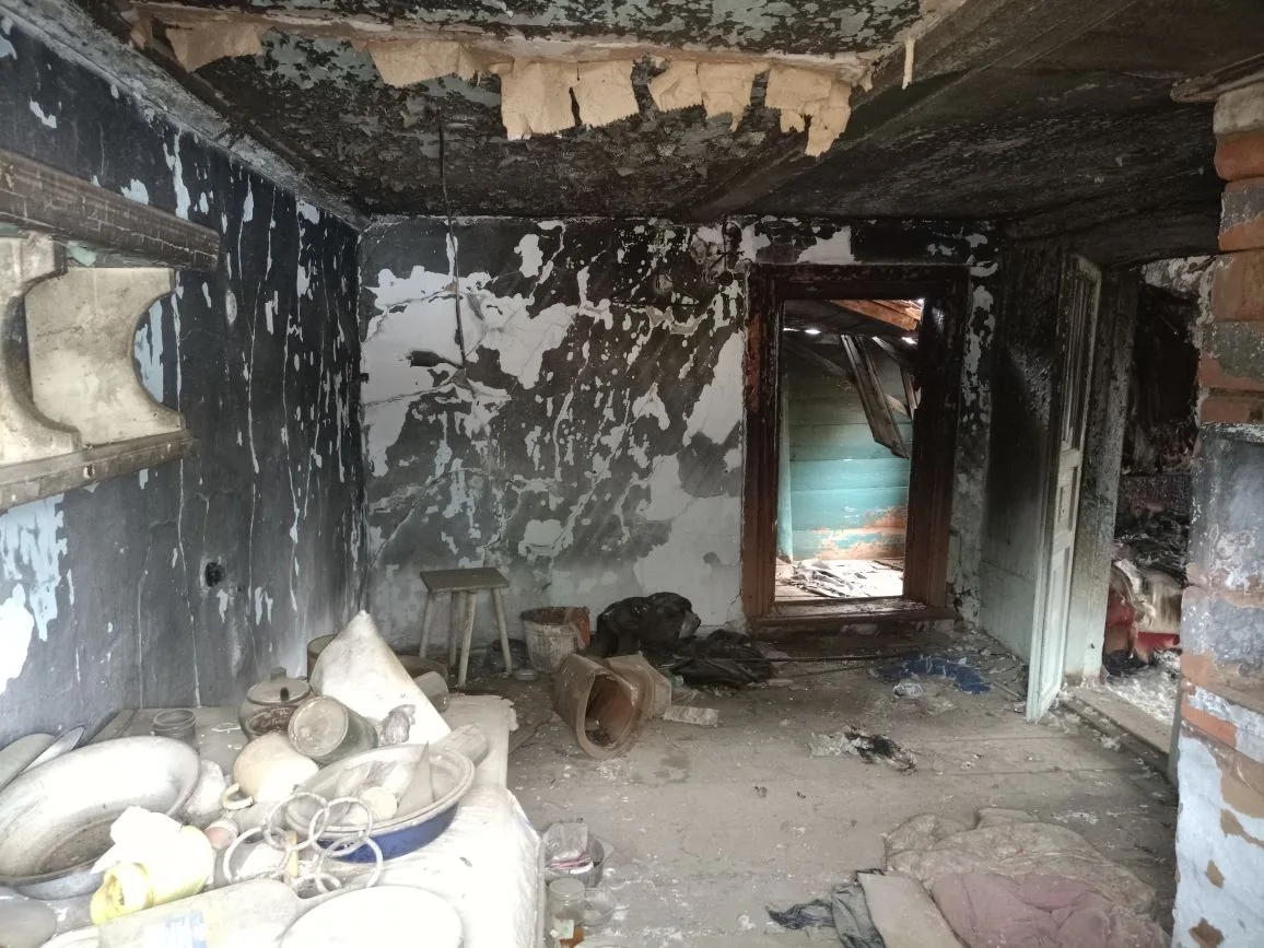 нежилое здание с земельным участком