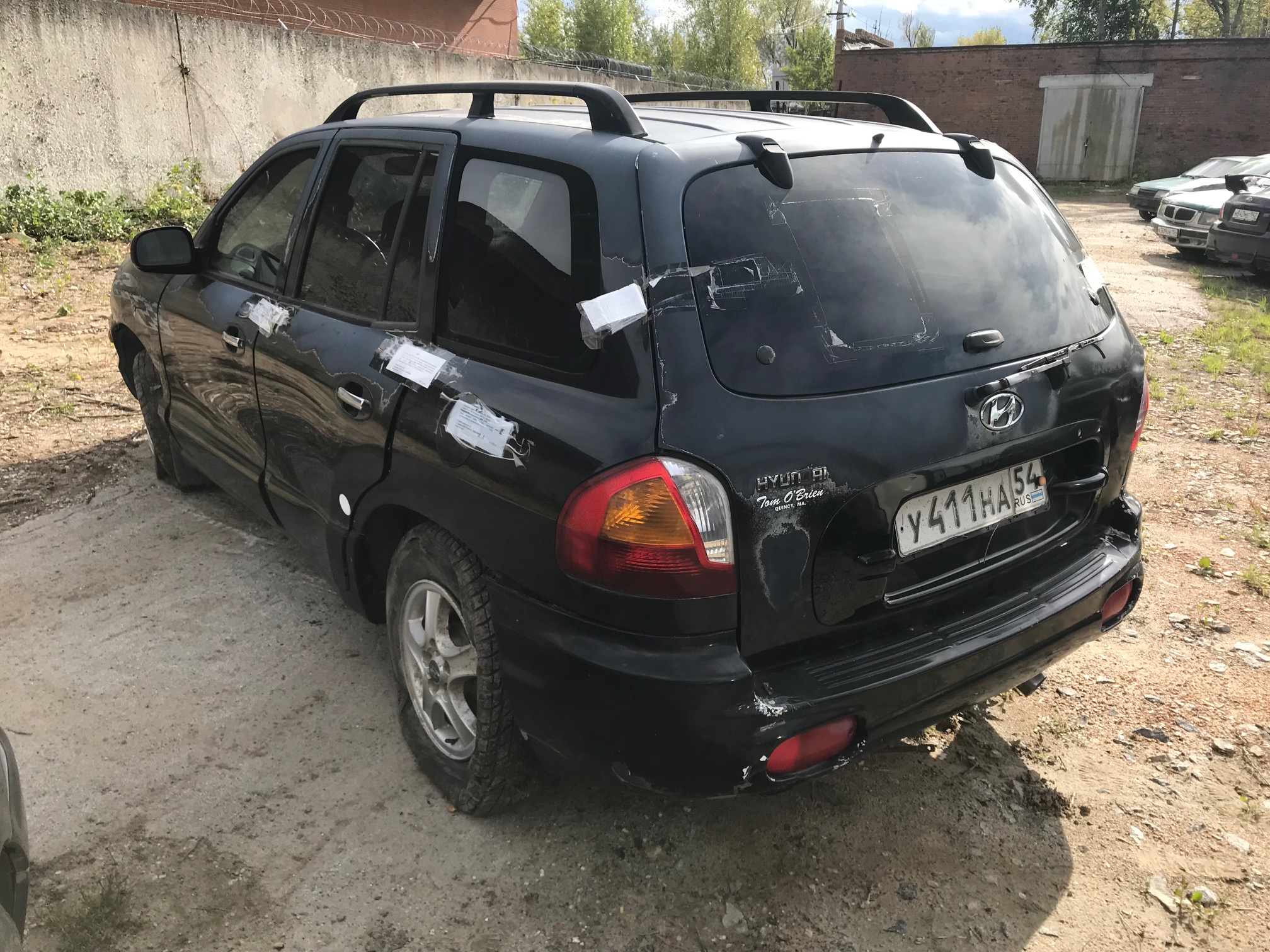Транспортное средство (в виде годных остатков) марки Hyundai Santa Fe, г.н. У 411 РА 54, 2000 года выпуска, в кузове черного цвета,, вторичный идентификационный номер KM8SC83D41U086543, вторичный номер двигателя G6BA 1277562