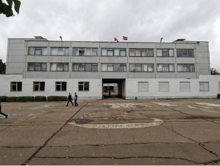 нежилое помещение площадью 278,9 кв.м расположенное на втором этаже здания по адресу: город Набережные Челны, проспект Чулман, д.34 с режимом работы: вторник, четверг с 18:00 час. до 19:00 час.