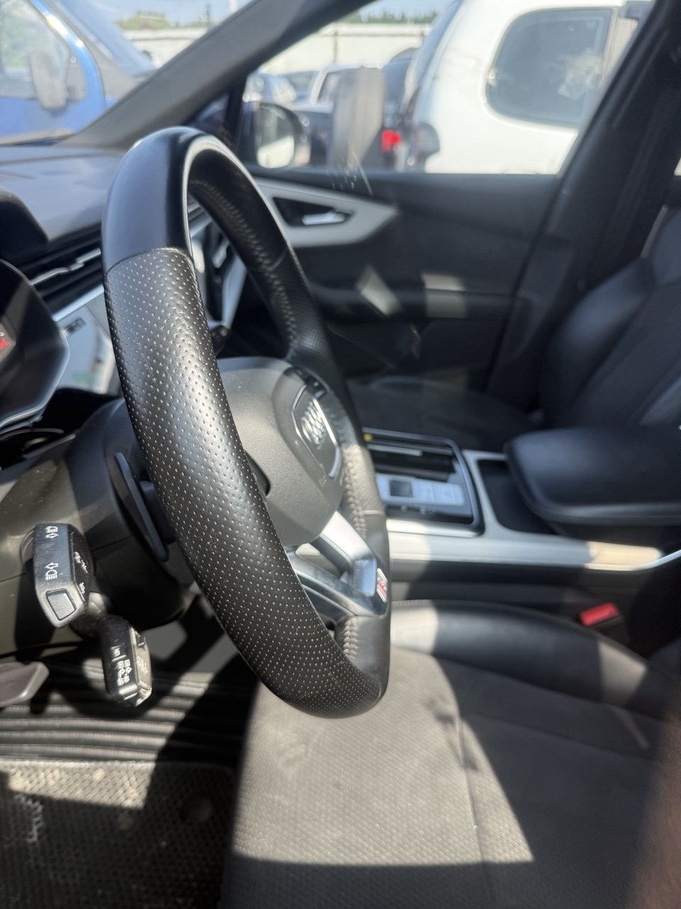Легковой автомобиль AUDI Q7