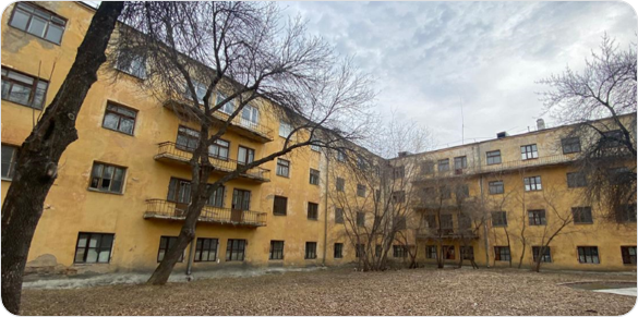 Продажа находящегося в федеральной собственности объекта недвижимого имущества площадью 3 548,6 кв. метра (кадастровый номер 66:41:0106127:4932), являющегося объектом культурного наследия федерального значения, находящимся в неудовлетворительном состоянии, местоположение: Свердловская область, г. Екатеринбург, ул. Ильича, д. 2, с одновременным предоставлением в аренду находящегося в федеральной собственности земельного участка площадью 2 401 кв. метр.