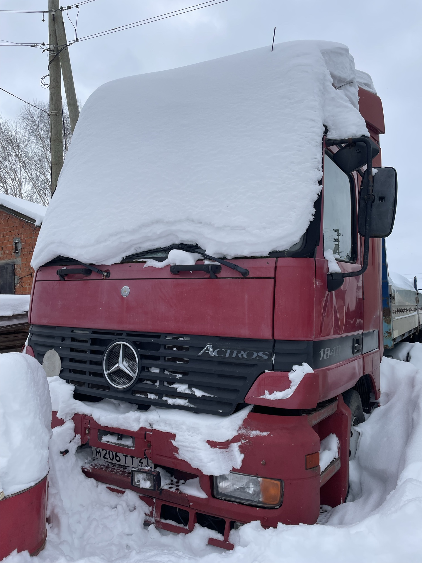 АМТС грузовой тягач Мерседес-Бенц 1840LS AKTPOC, 2000 г.в., г/н М206ТТ21, VIN WDB9540321K533326, цвет красный