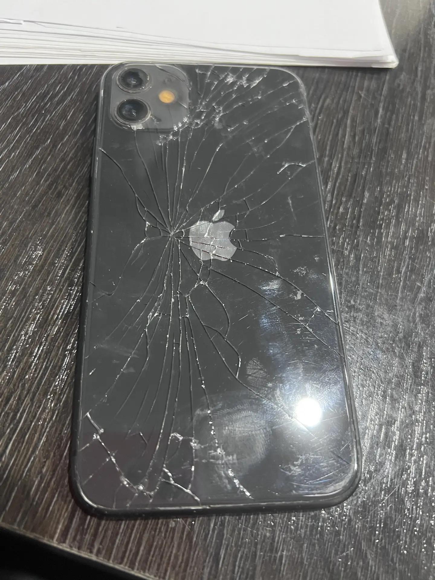 Мобильный телефон марки "Iphone" в корпусе темно-серого цвета 1 Штука (шт)