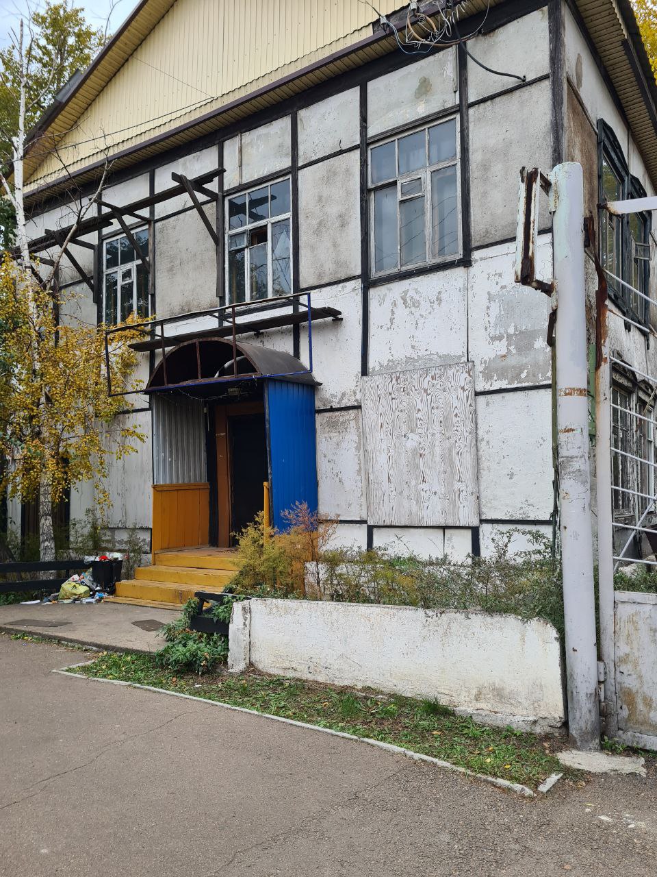 Нежилое здание (здание учебного корпуса) площадью 487,6 кв. м, кадастровый номер 03:24:011212:45. Местоположение: Республика Бурятия, г. Улан-Удэ, ул. Свердлова, д. 8. Земельный участок площадью 600 кв. м, кадастровый номер 03:24:011212:3. Местоположение: Республика Бурятия, г. Улан-Удэ, ул. Свердлова, уч. 8А.