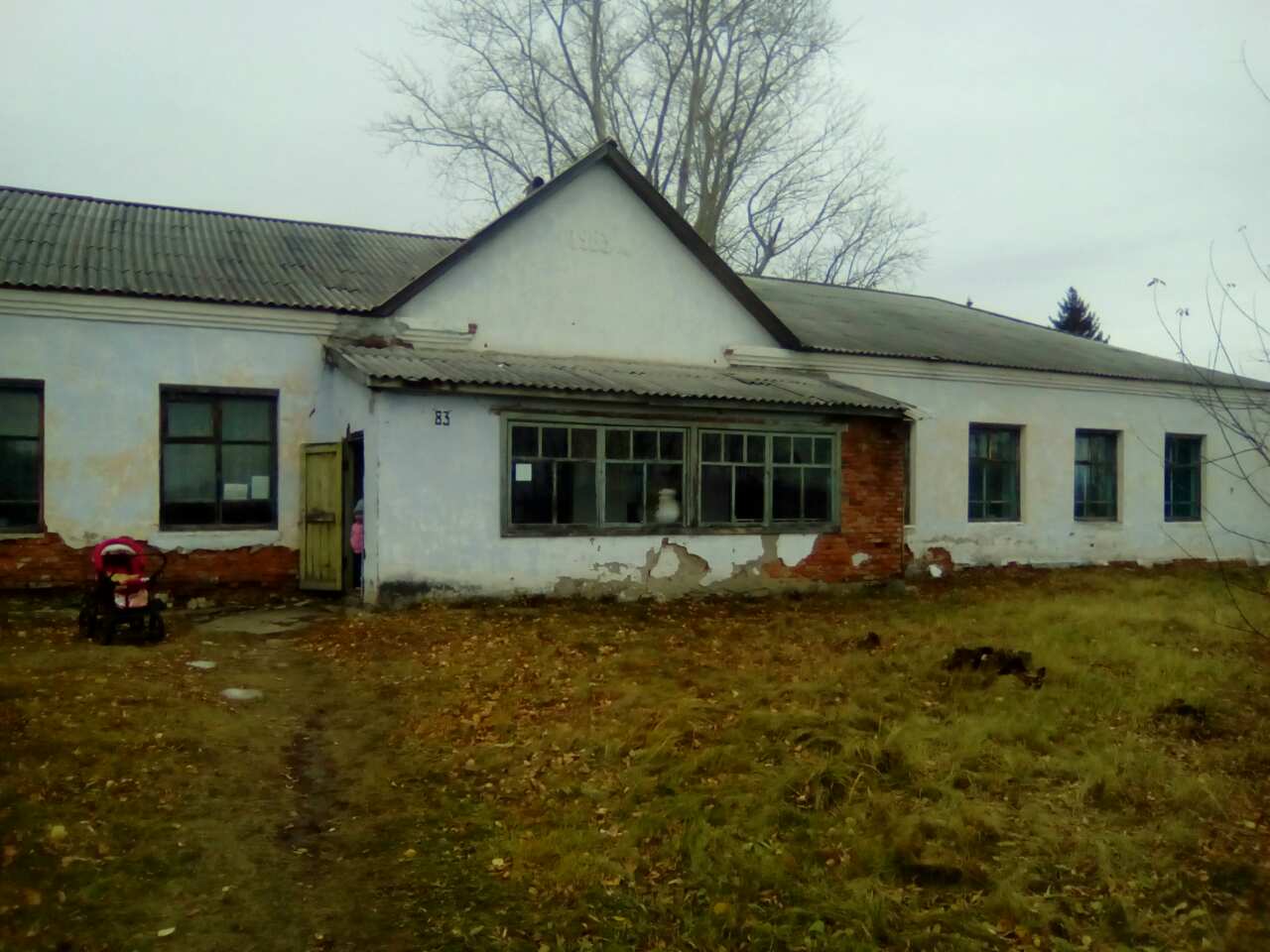 Здание фельдшерско-акушерского пункта по адресу: Курганская область, Каргапольский муниципальный округ, с. Долговское, ул. Трудовая, 83.