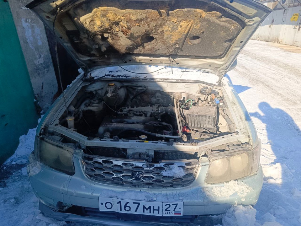 Автомобиль марки "Nissan R Nessa" г/н О167МН27,по карточке ТС 2000 г.в., № двигателя 249032В, № кузова N30500493, цвет синий,имеются колы,царапины по корпусу,задняя фара с правой стороны заклеена скотчем,отсутствует магнитофон,сел аккумулятор
