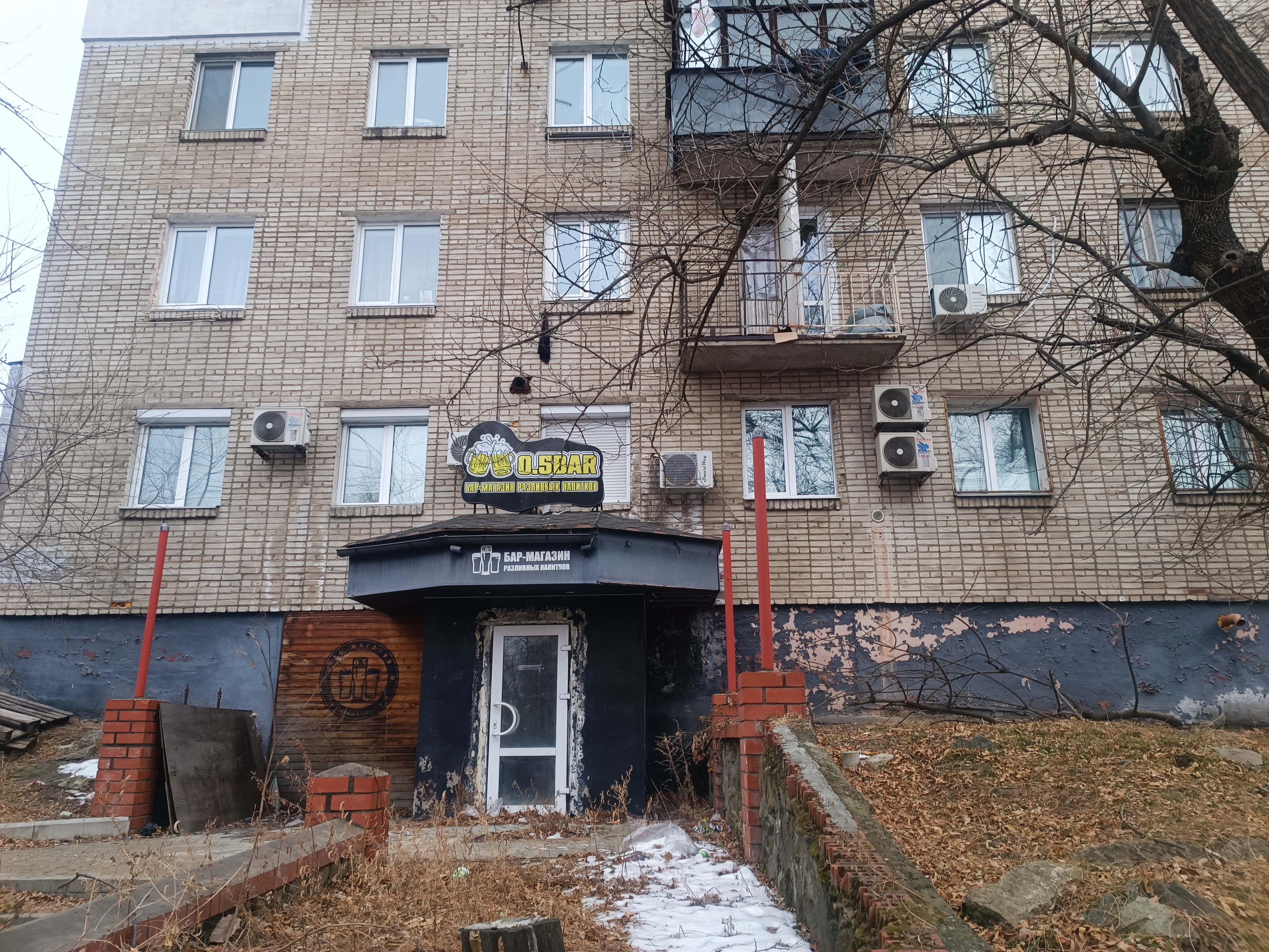 Право на заключение договора аренды на нежилое помещение в здании (лит. 1) общей площадью 130,5 кв. м, подвальный этаж, кадастровый номер 25:28:000000:45479, расположенное по адресу: Приморский край, г. Владивосток, пр-кт Океанский, д. 74а, пом.III