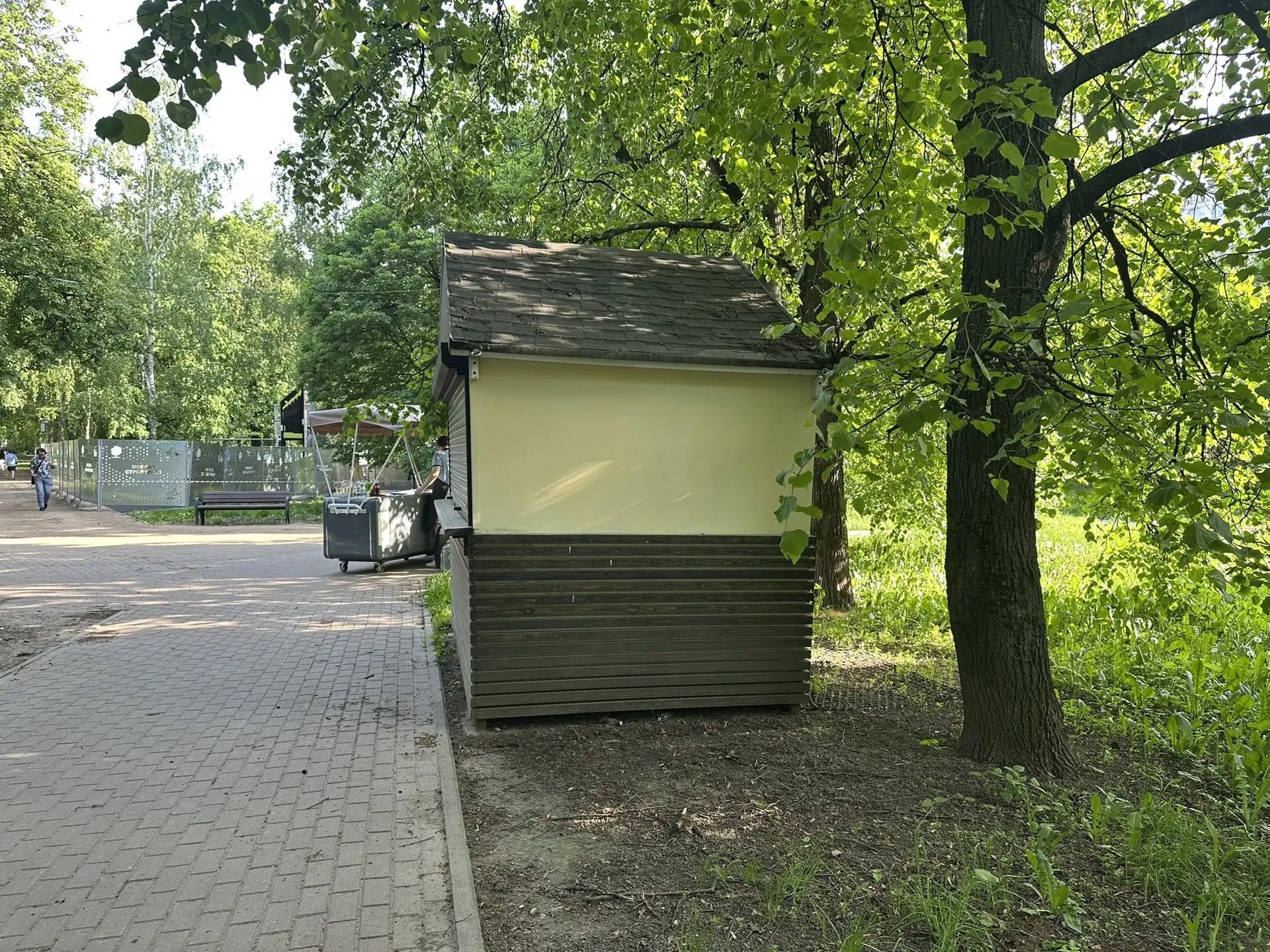 Нестационарный торговый объект "Киоск" по адресу: г. Москва, парк по Ангарской улице, по улице Софьи Ковалевской д.14Ас1, у входа со стороны церкви по Ангарской ул.  (НТО 35), специализация "Общественное питание", общей площадью 6,72 кв. м