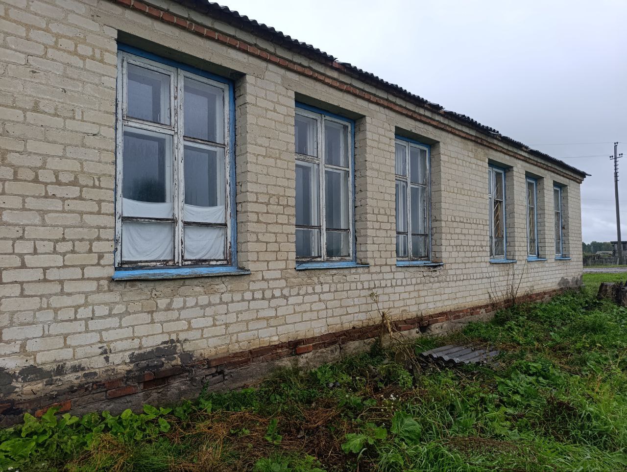 Нежилое здание, расположенное по адресу: Тюменская обл., Аромашевский р-н, д. Усть-Лотовка, ул. Центральная 38, кадастровый номер  72:03:0303001:72 и земельный участок по адресу: Тюменская область, Аромашевский район, д. Усть-Лотовка, ул. Центральная 38, кадастровый номер  72:03:0303001:2