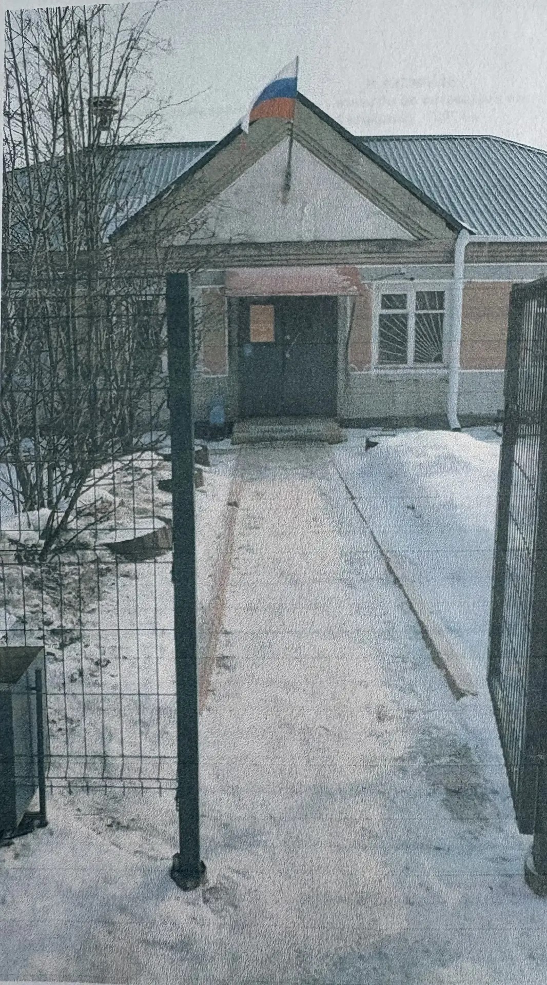 Административное здание, назначение: нежилое, общей площадью 104 кв.м, 1972 г., количество этажей: 1, кадастровый номер 42:16:0101003:3504, расположенное по адресу: Российская Федерация, Кемеровская область - Кузбасс, м.о. Чебулинский, пгт Верх-Чебула, ул Советская, д. 114.