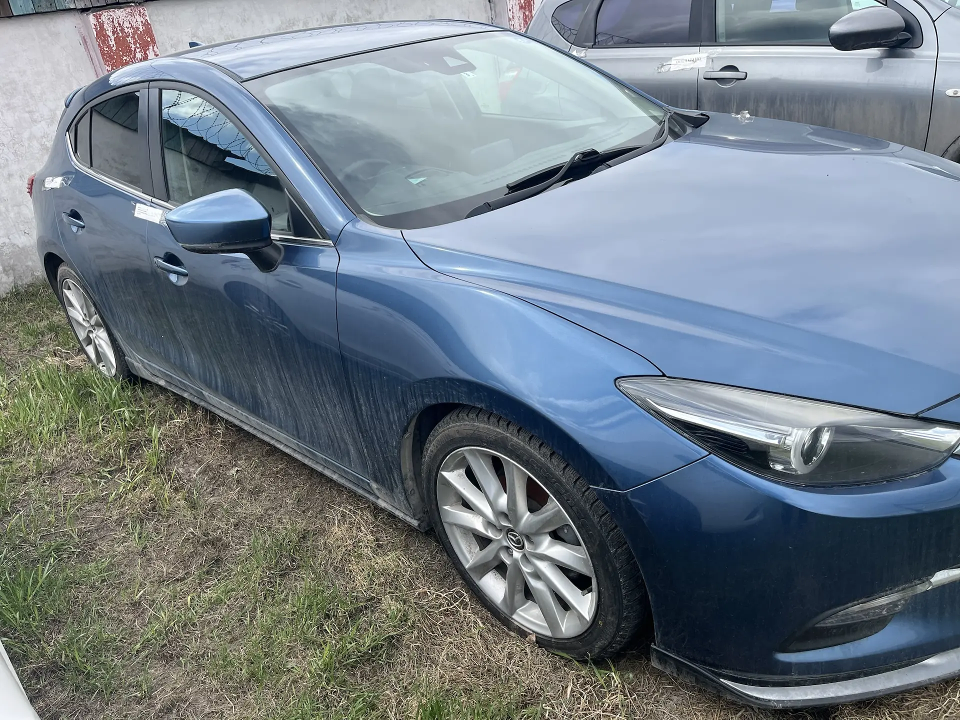 Легковой автомобиль MAZDA AXELA, 2016 г.в., г/н Т441РХ124, VIN BM5FS-403108, № кузова BM5FS-403108, цвет синий. Идентификационные номера не сверялись, рабочее состояние не проверялось, автомобиль закрыт, ключи и документы отсутствуют. Должник Комбасова А.В. Обременения: Арест, запреты на рег. действия. Начальная цена продажи 1062000,00 руб. Задаток 160000,00 руб. (пор. 1030)