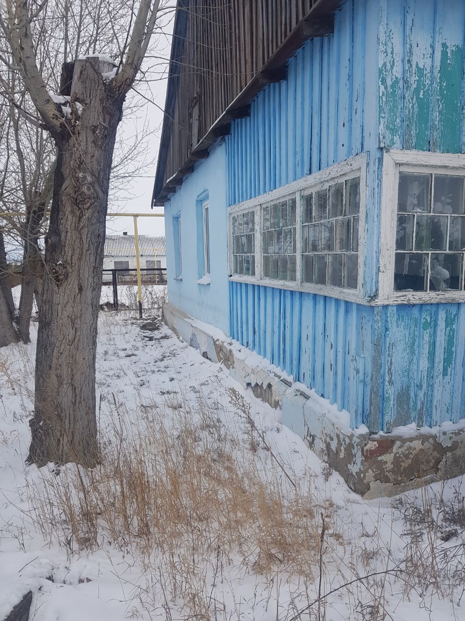 нежилое здание общей площадью 84,2 кв.м. расположенное по адресу: Верхнеуральский район, п. Новотоминский, ул. Шоссейная, д.4. с кадастровым номером 74:06:0415002:95, на земельном участке общей площадью 797 кв.м., категория земель – земли населенных пунктов с кадастровым номером 74:06:0415002:18