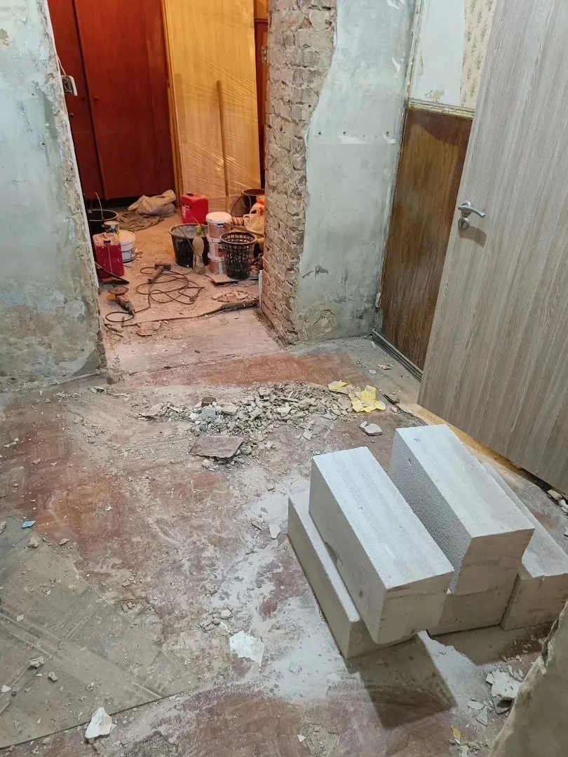 Часть нежилого помещения площадью 94,0 кв. м., кадастровый номер: 93:36:0010406:4007, расположенного по адресу: 286132, Российская Федерация, Донецкая Народная Республика, городской округ Макеевка, город Макеевка, Центрально-Городской внутригородской район, улица Кармелюка, дом 10, помещение 39.